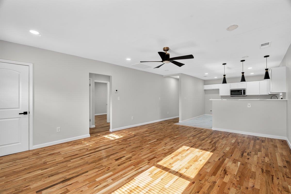 1047 Maria St Property Photo 5