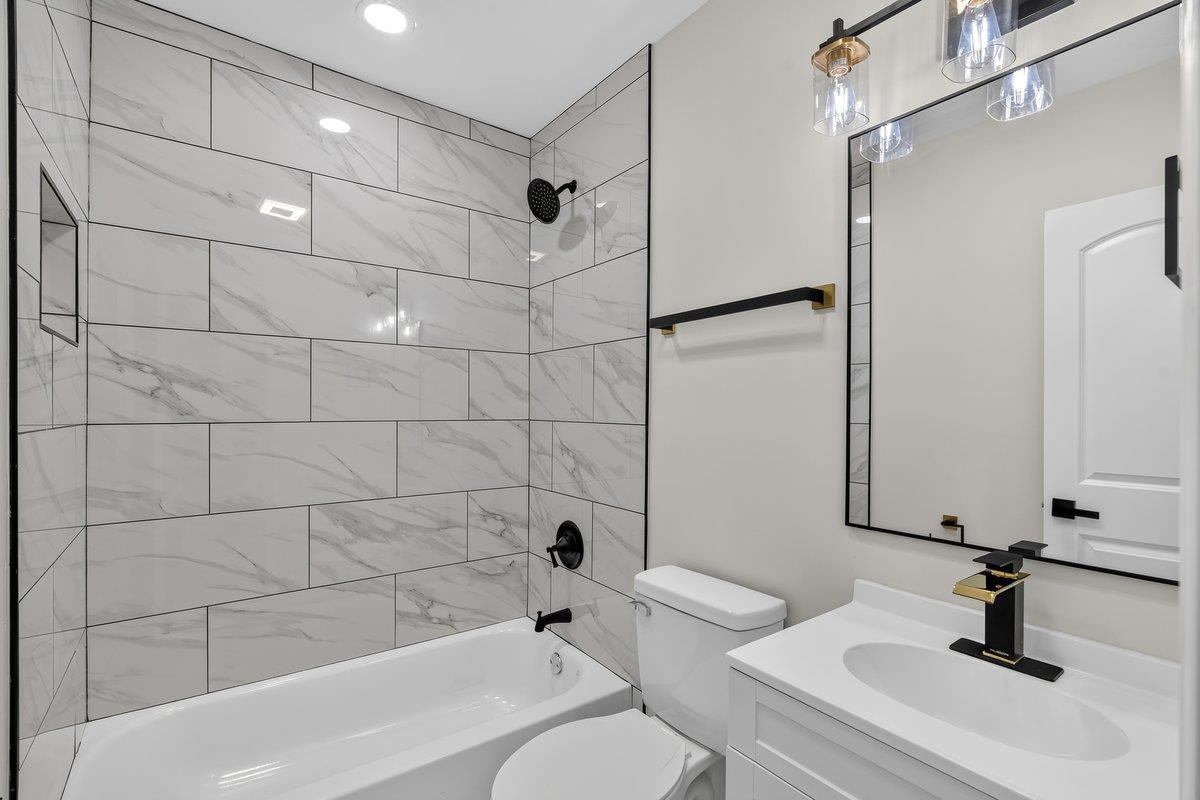 1047 Maria St Property Photo 13