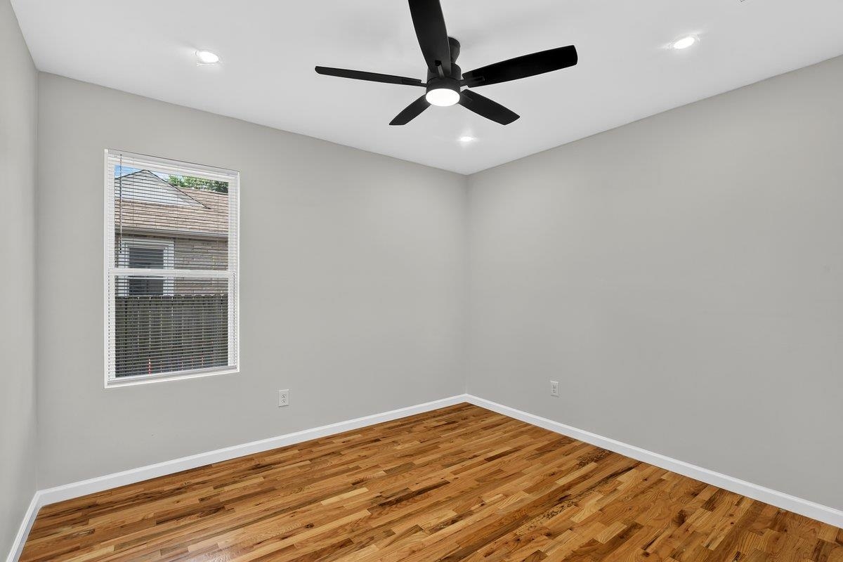 1047 Maria St Property Photo 14