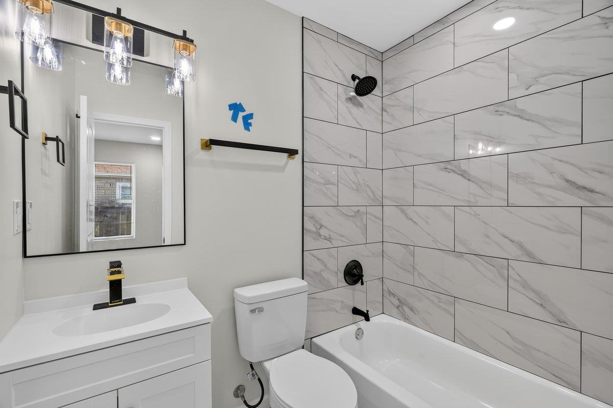 1047 Maria St Property Photo 21
