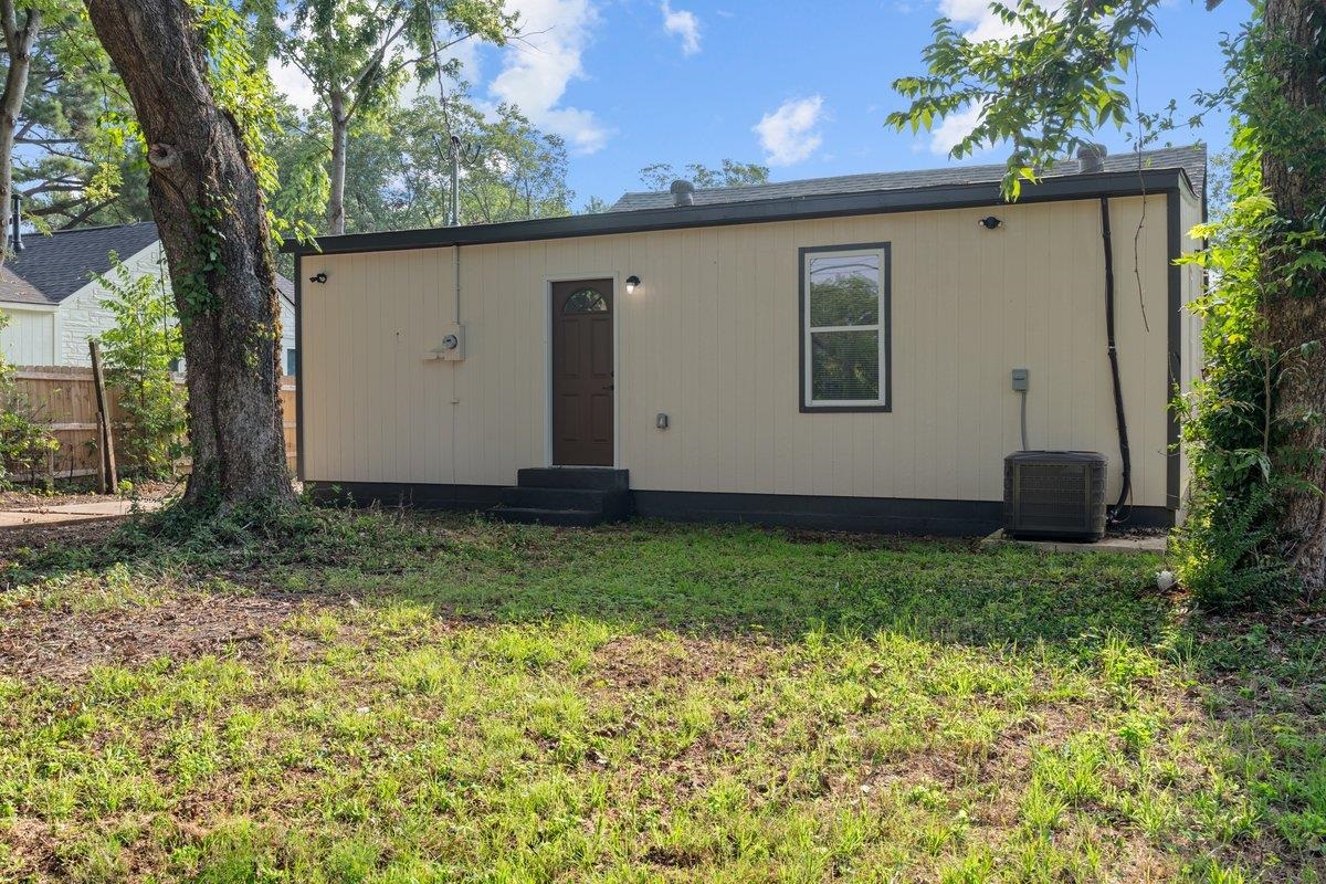 1047 Maria St Property Photo 23