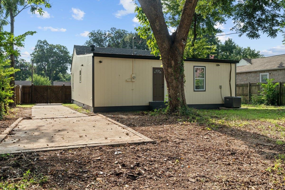 1047 Maria St Property Photo 24