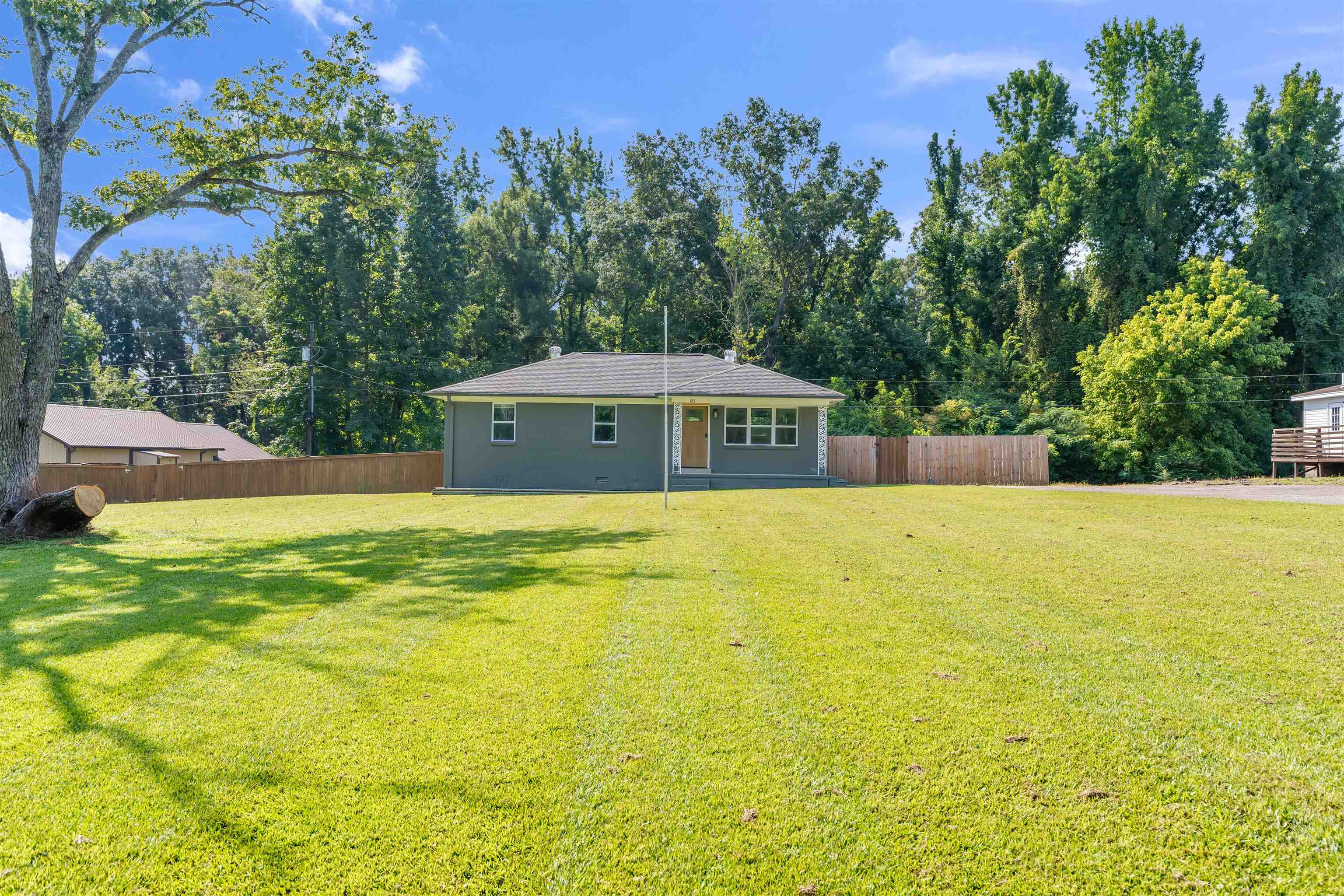 185 Henry Dr Property Photo 1