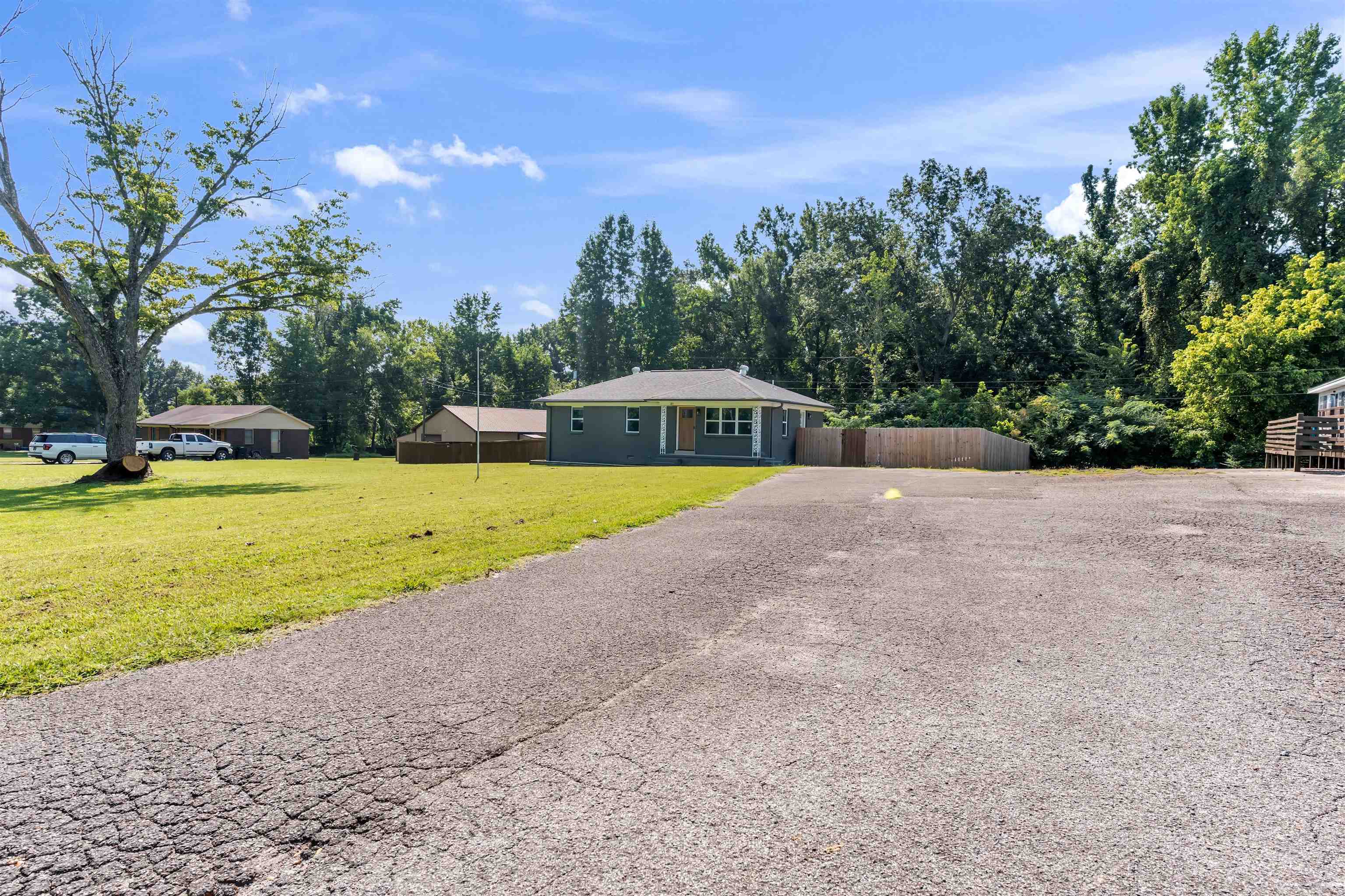 185 Henry Dr Property Photo 2