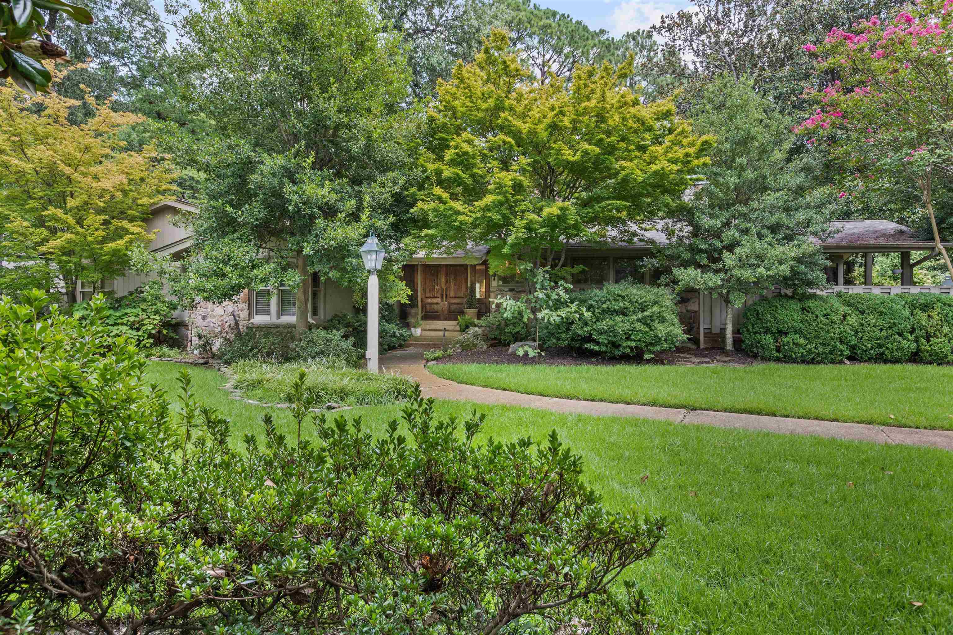 740 Sweetbrier Rd Property Photo 2