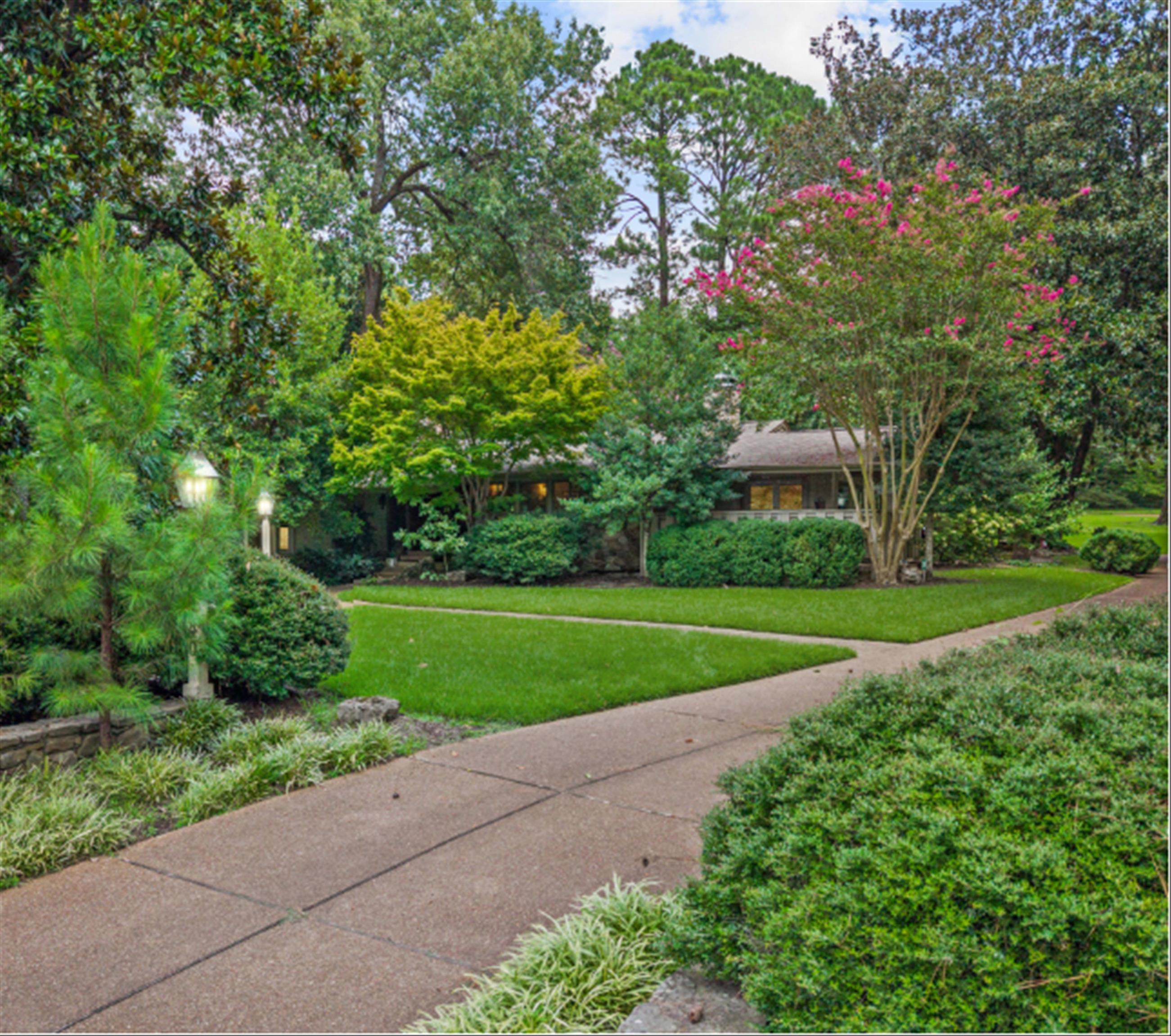 740 Sweetbrier Rd Property Photo 3