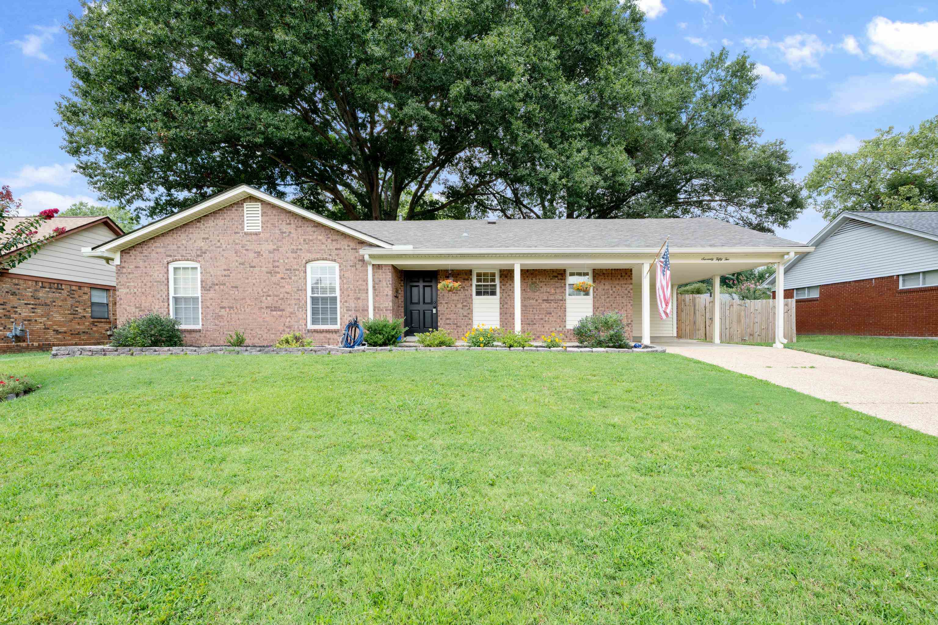 7052 Dawnhill Rd Property Photo 1