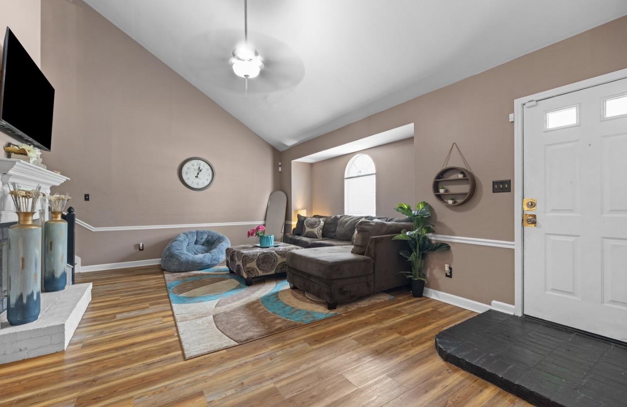 3906 Glencoe Dr Property Photo 4