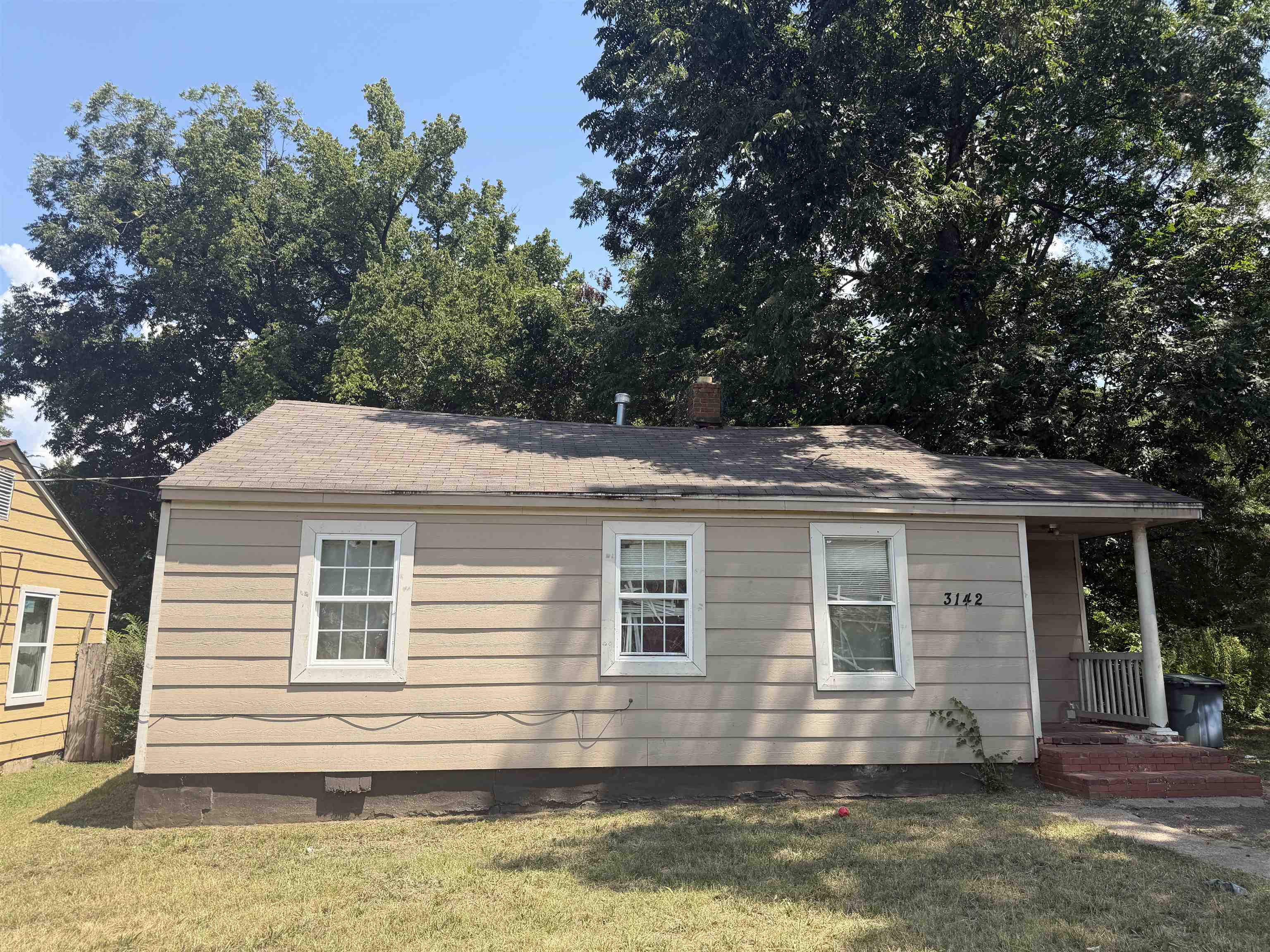 3142 Harvester Ln E Property Photo 1