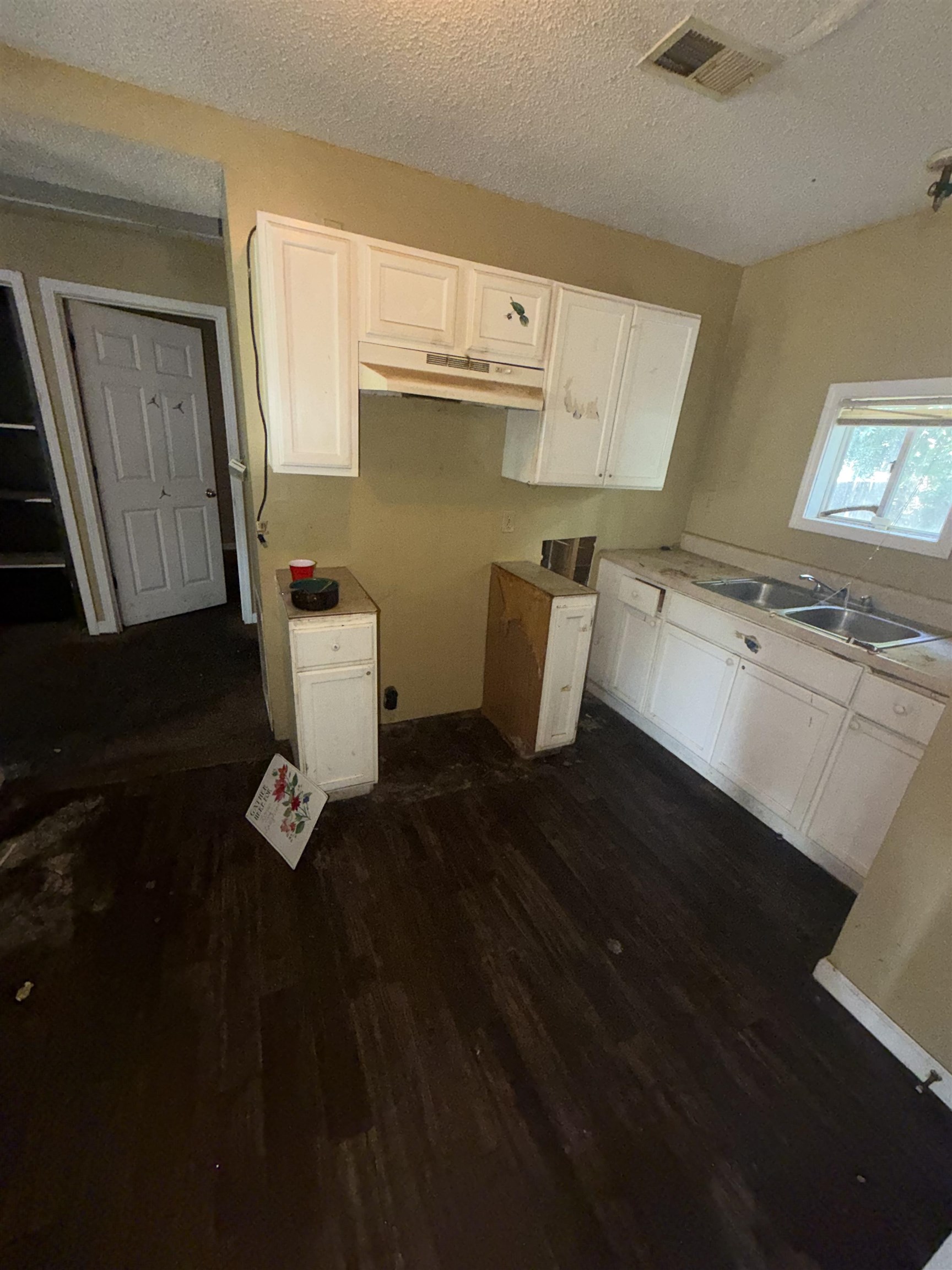 3142 Harvester Ln E Property Photo 5