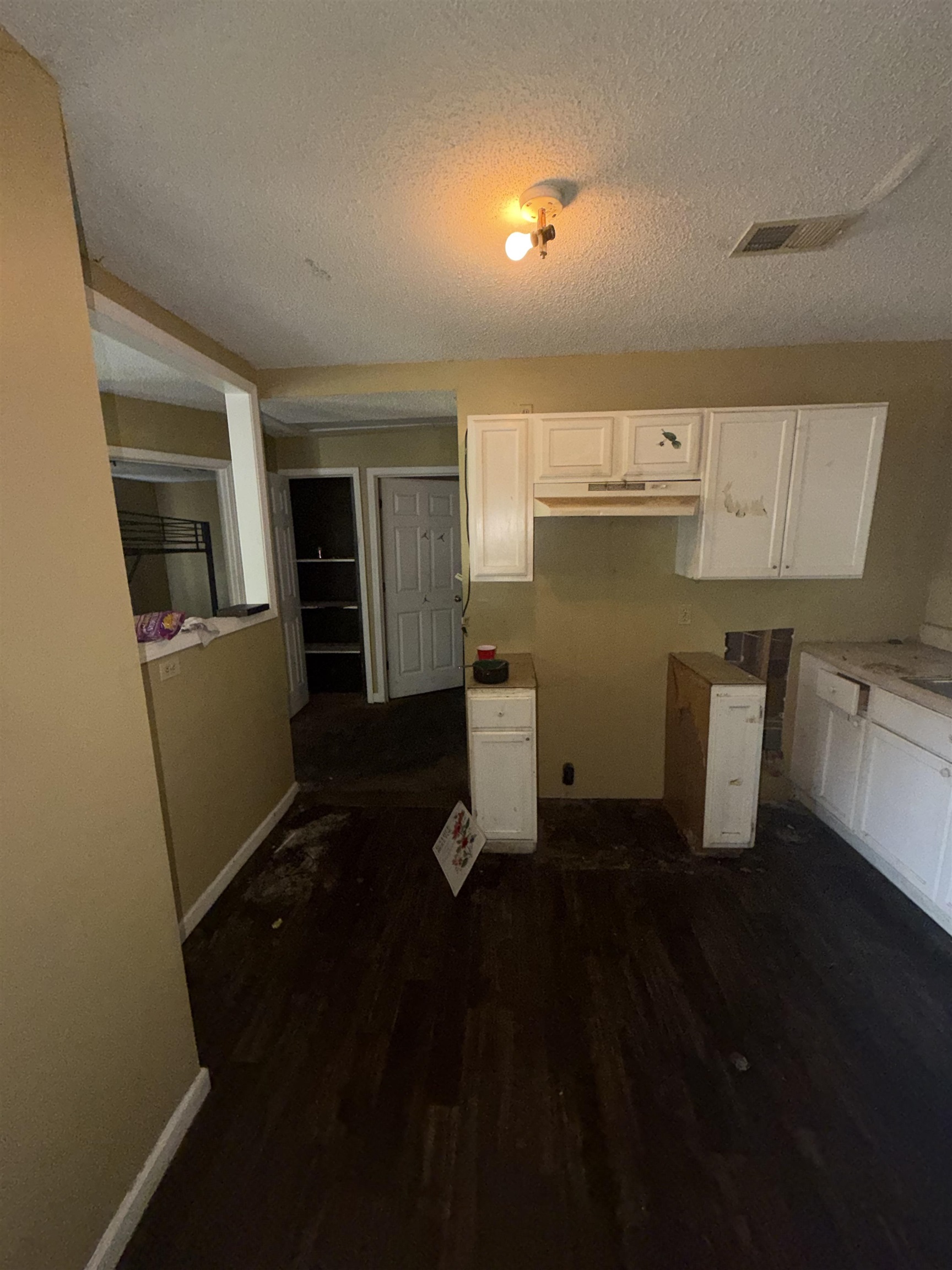 3142 Harvester Ln E Property Photo 7