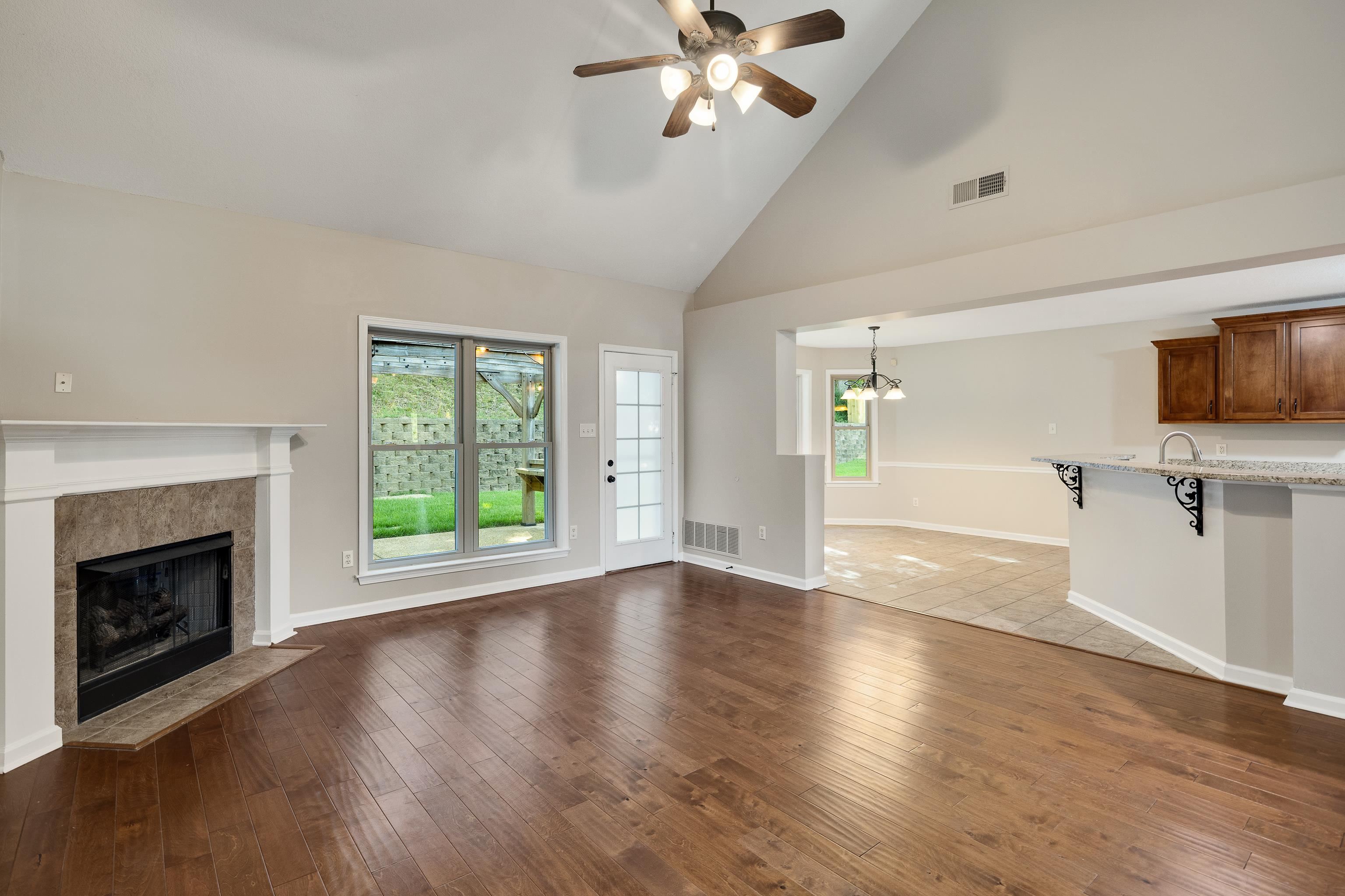 5788 Berry Patch Ln Property Photo 4