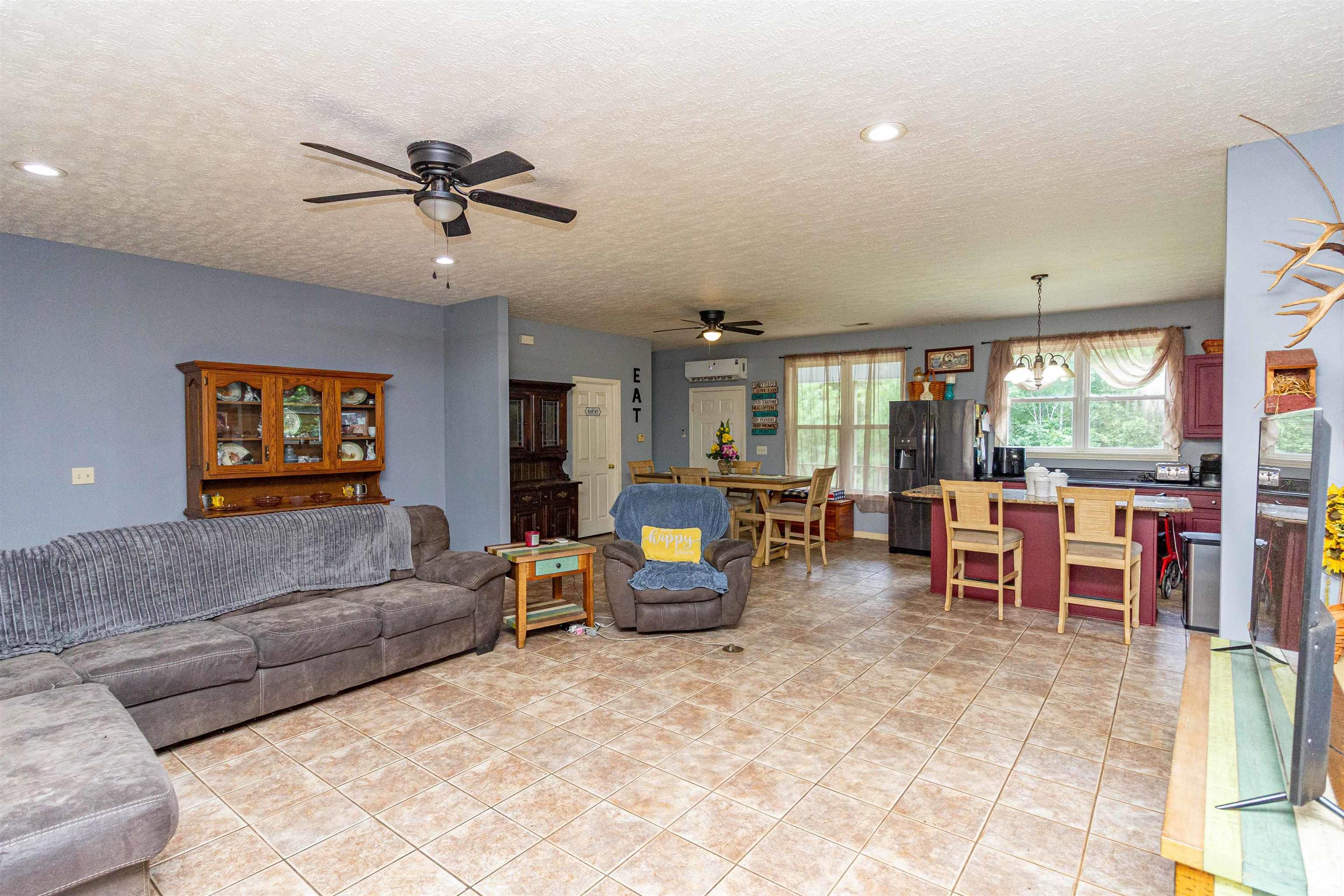 550 Carlins Rd Property Photo 2