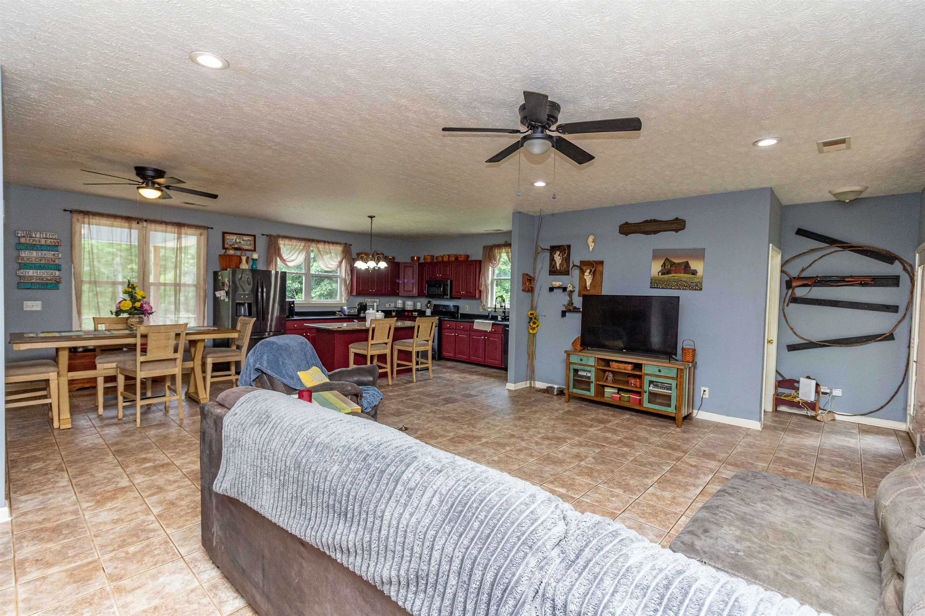 550 Carlins Rd Property Photo 3