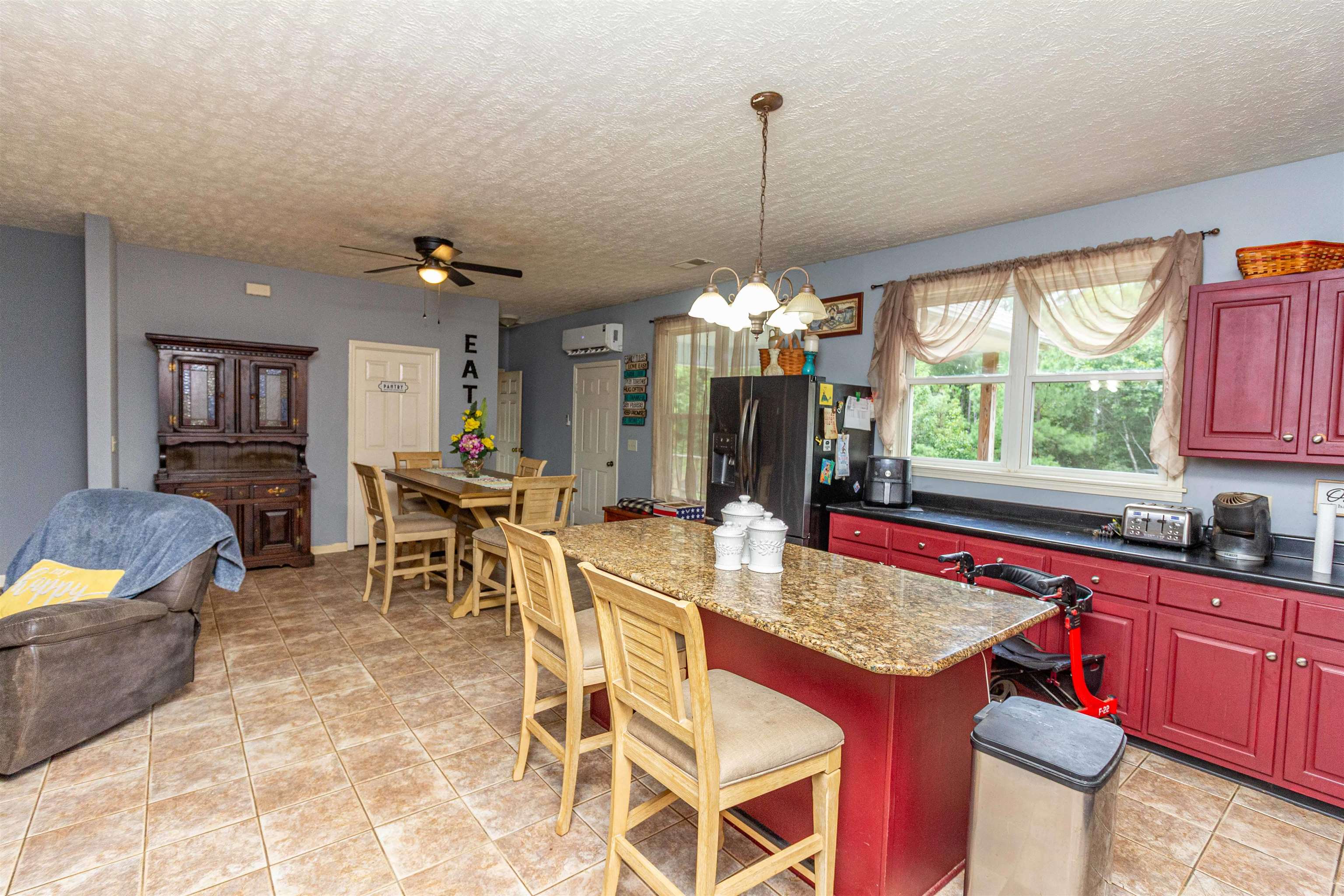 550 Carlins Rd Property Photo 4