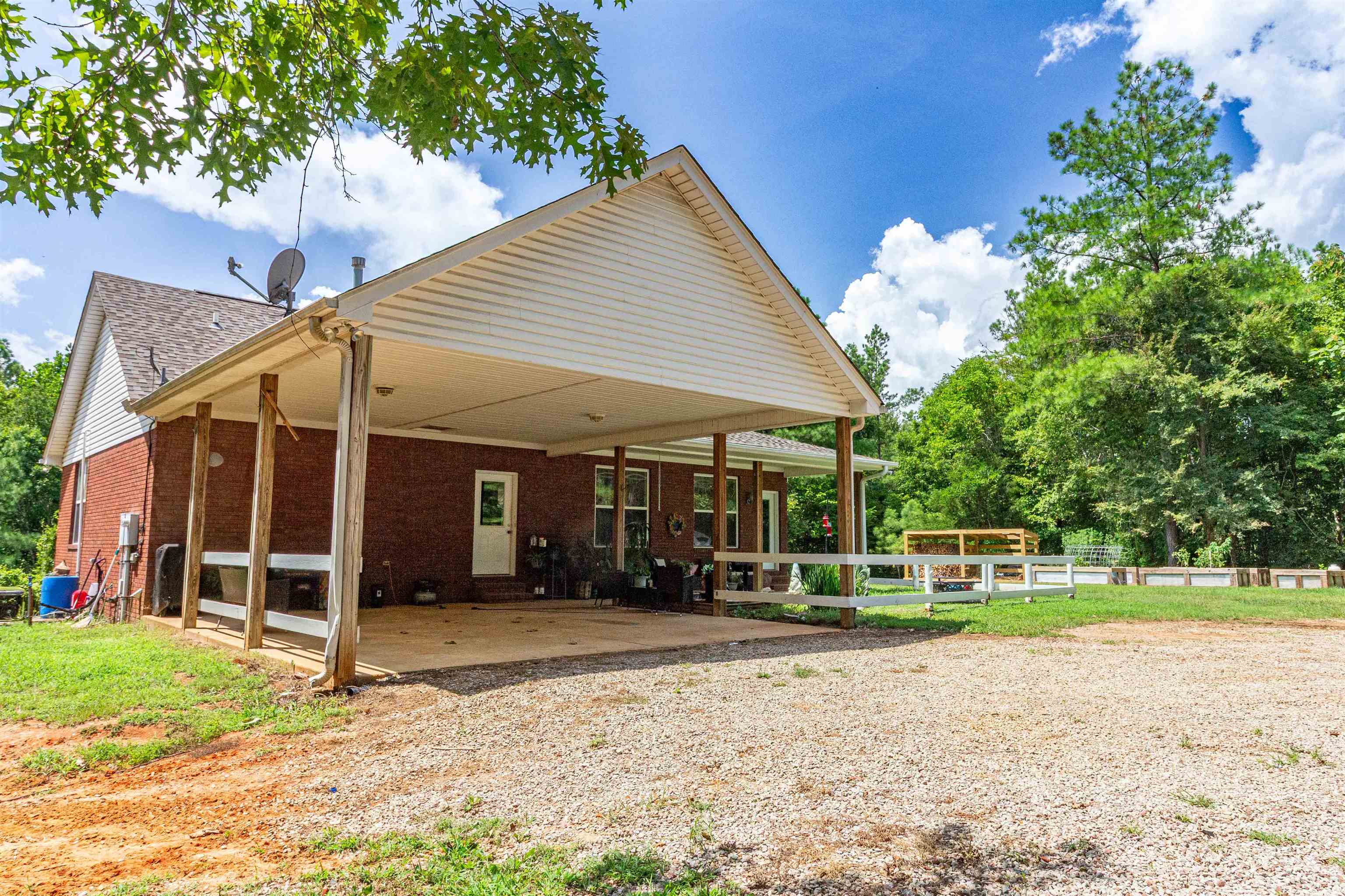 550 Carlins Rd Property Photo 17
