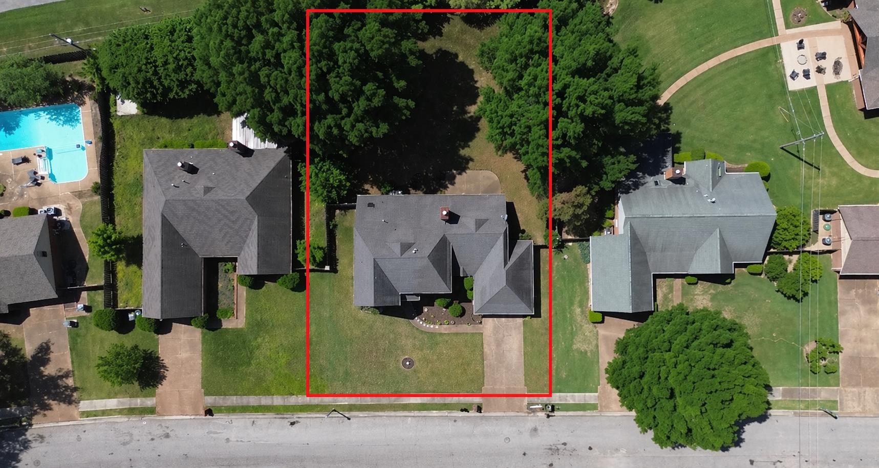 2033 Westbriar Dr Property Photo 4