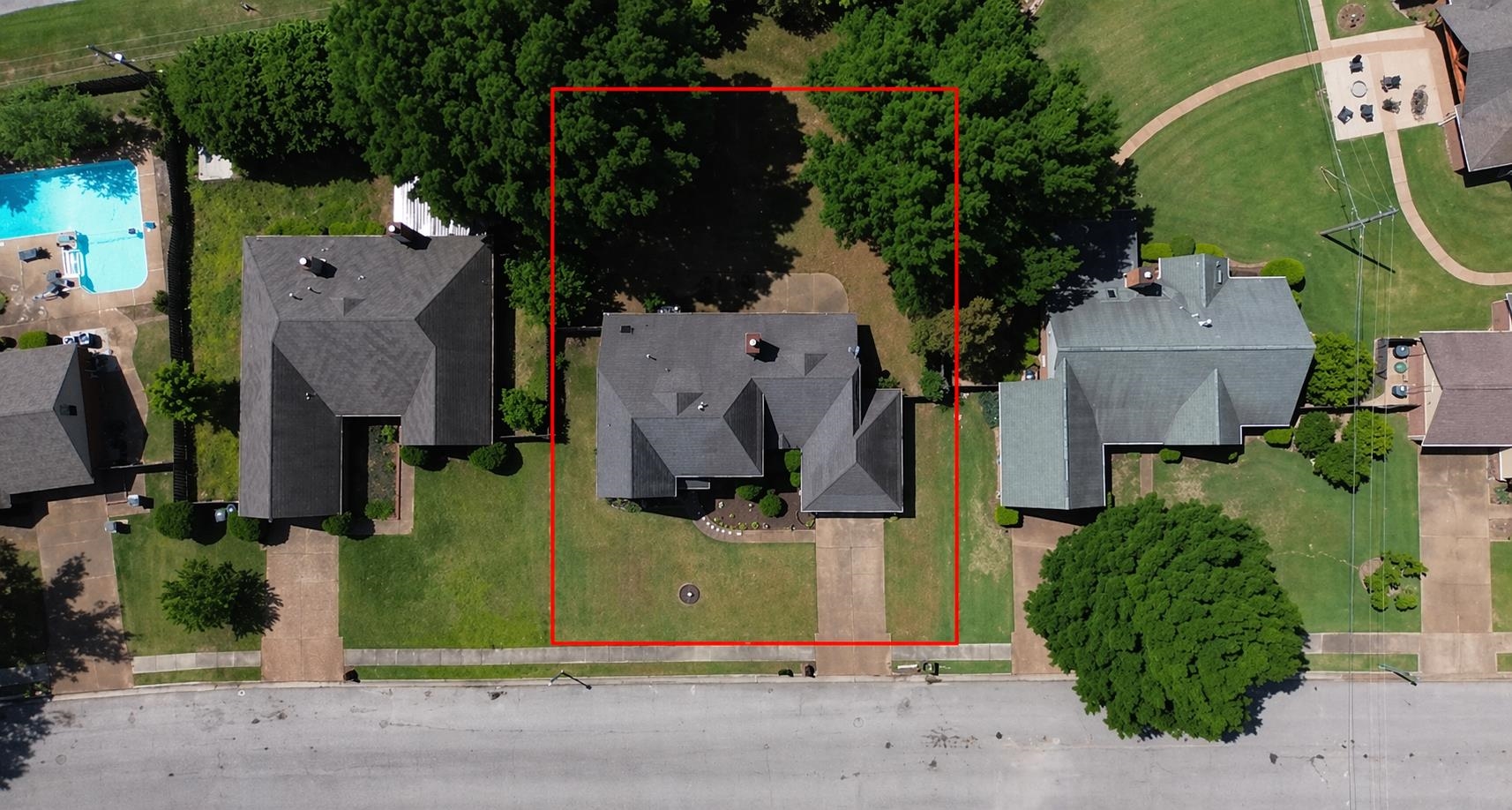 2033 Westbriar Dr Property Photo 5