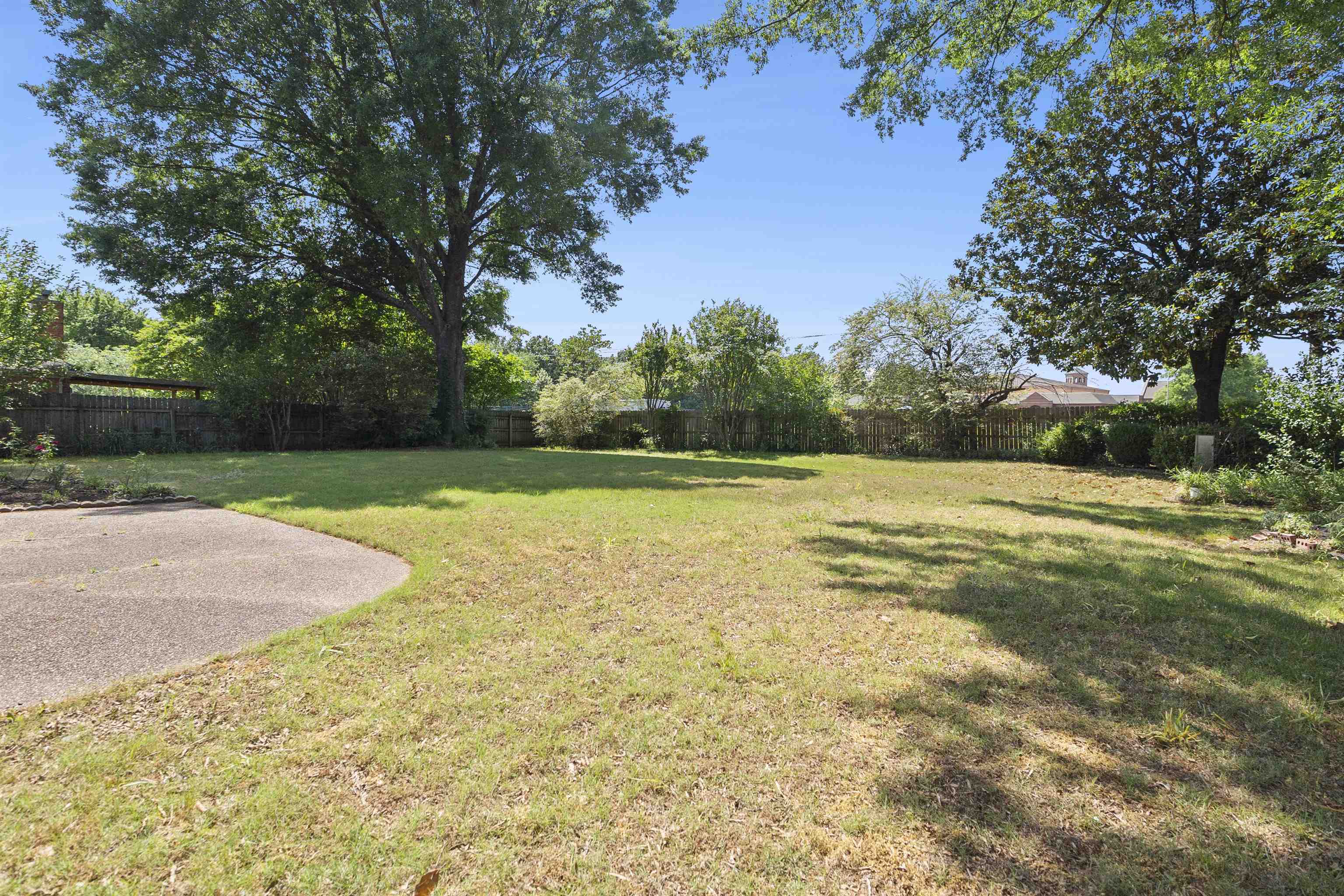 2033 Westbriar Dr Property Photo 7