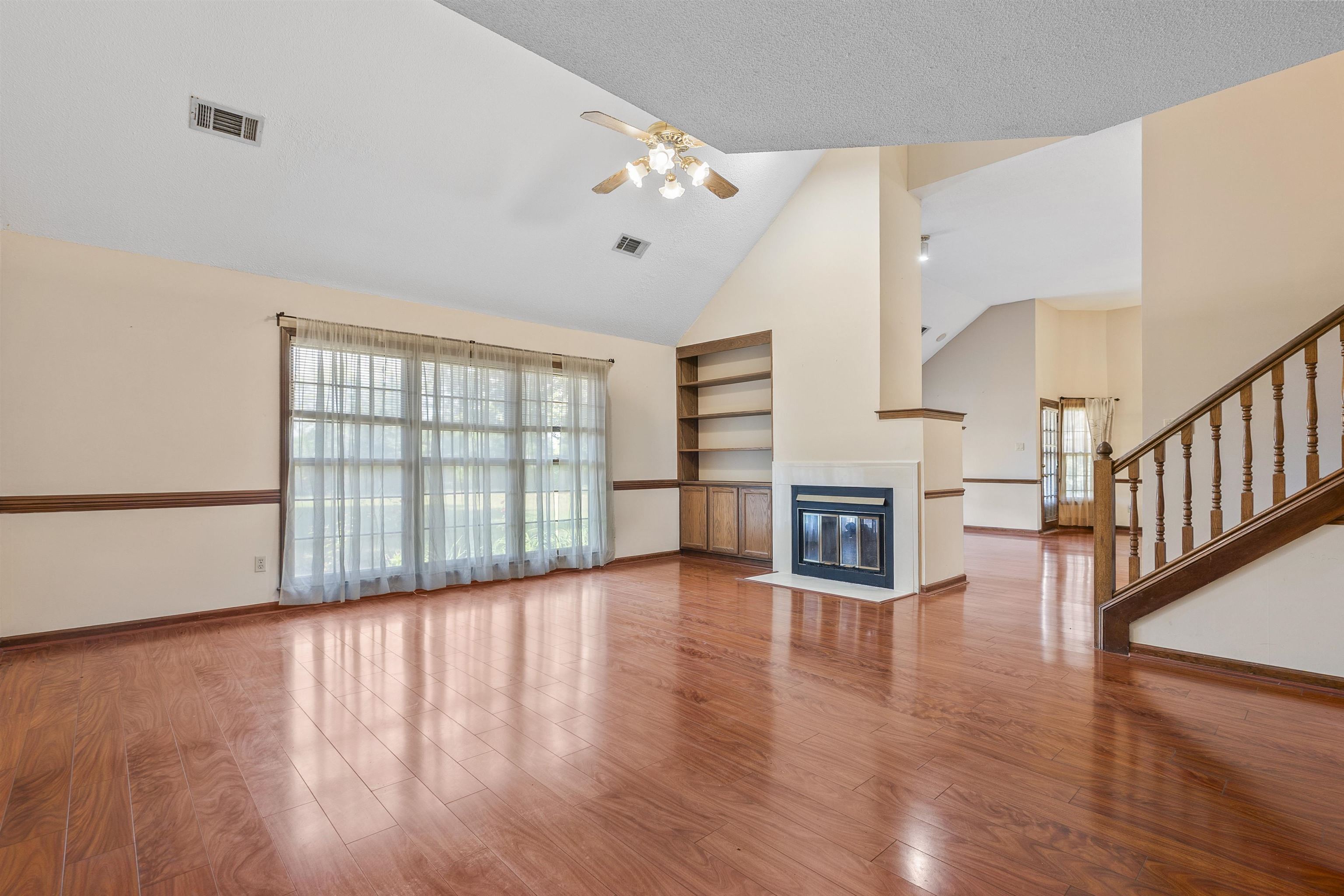 2033 Westbriar Dr Property Photo 12