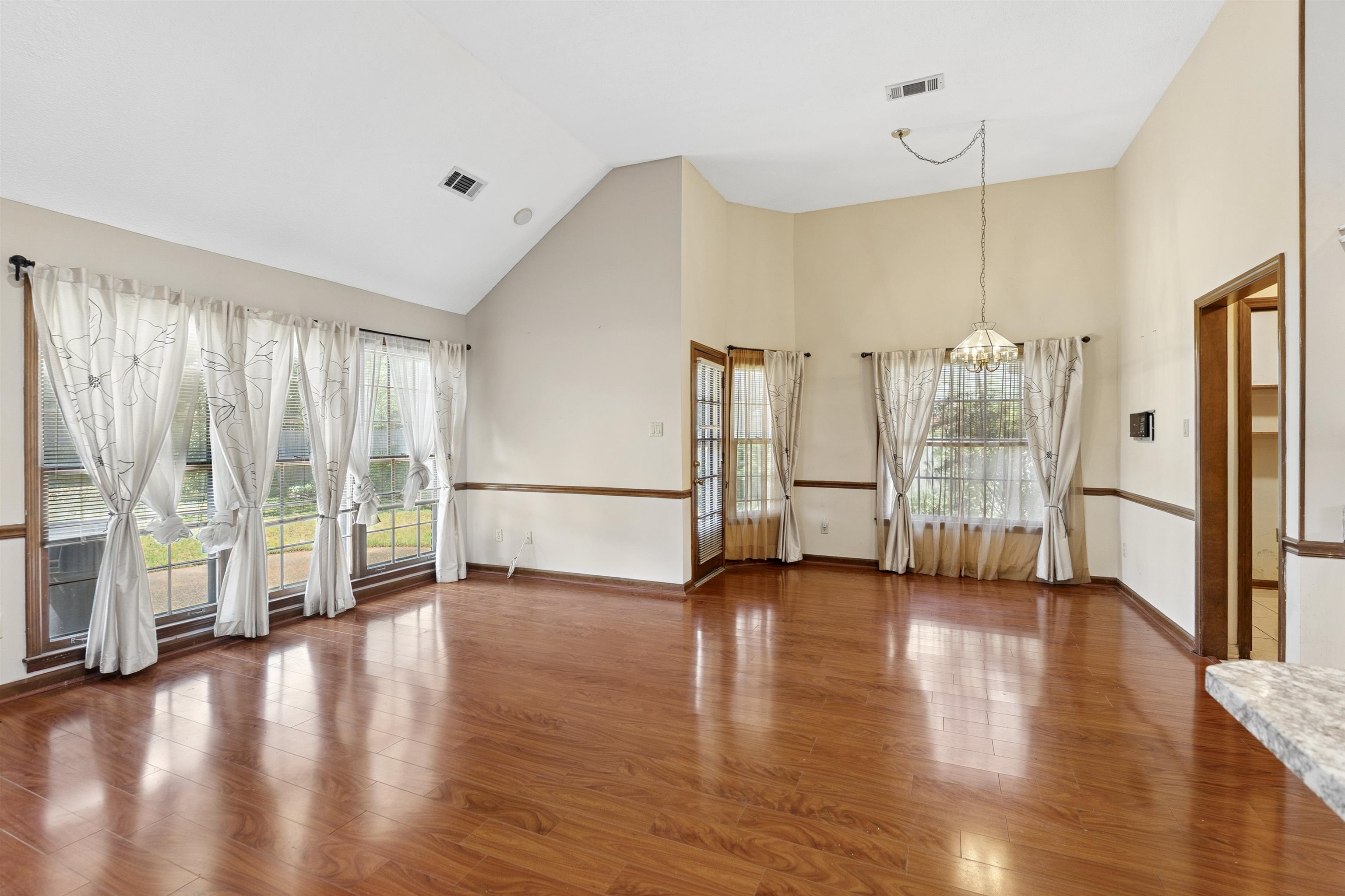 2033 Westbriar Dr Property Photo 13