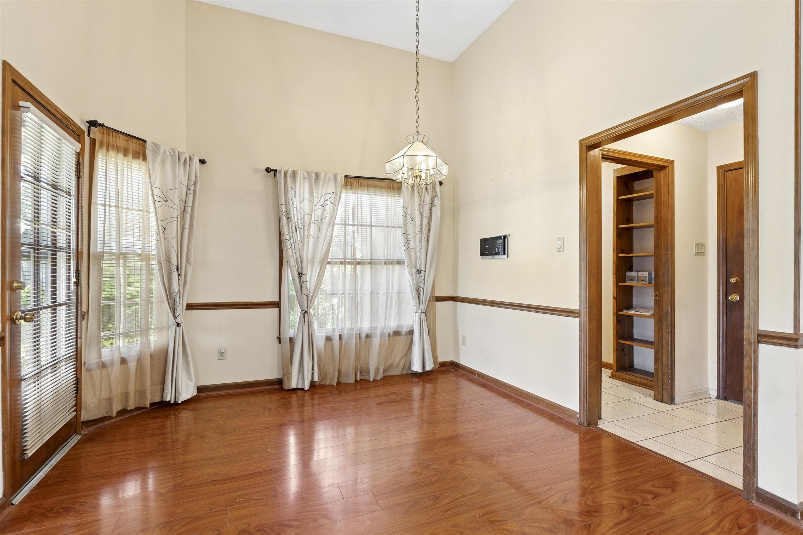 2033 Westbriar Dr Property Photo 14
