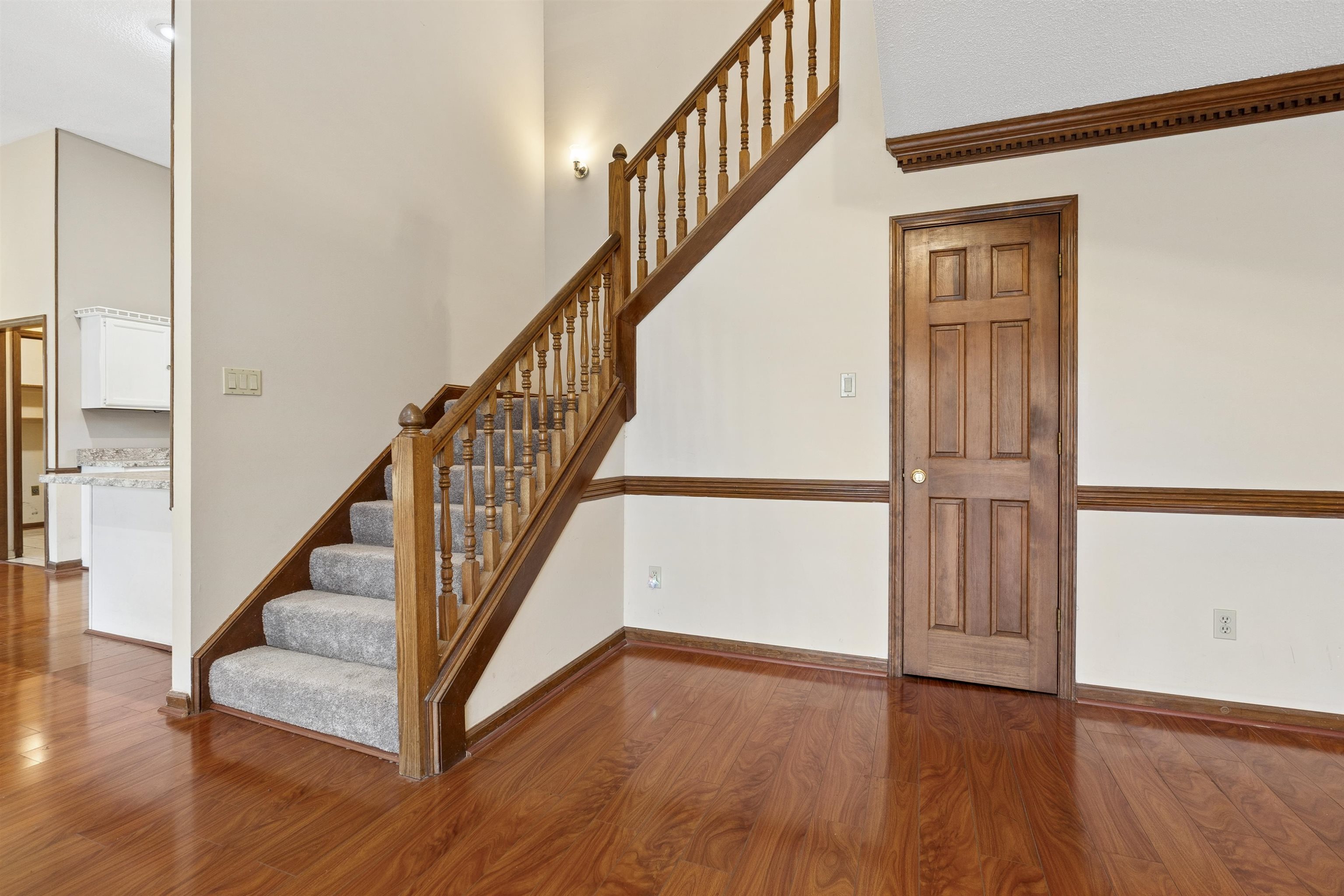 2033 Westbriar Dr Property Photo 22
