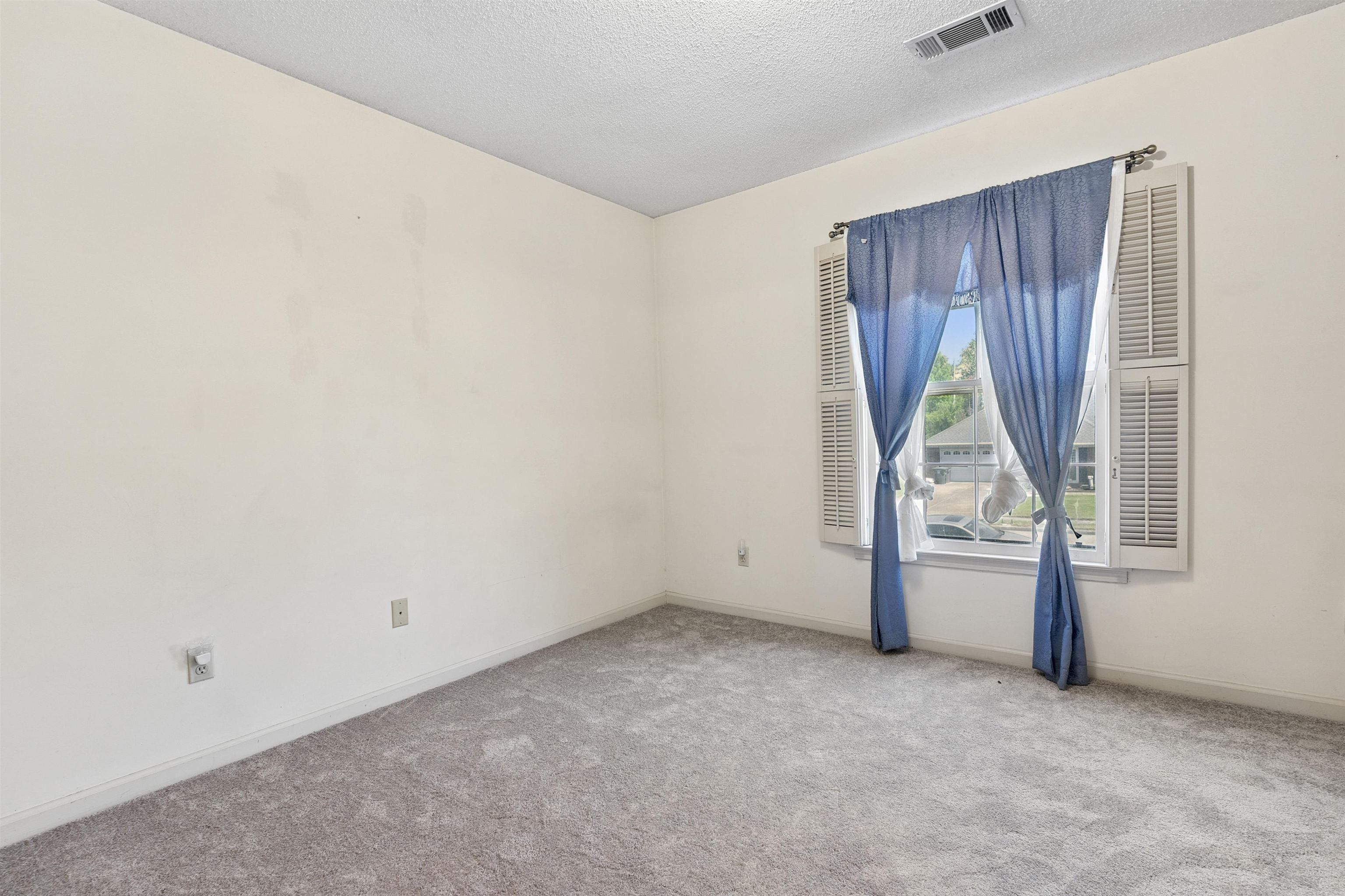 2033 Westbriar Dr Property Photo 25