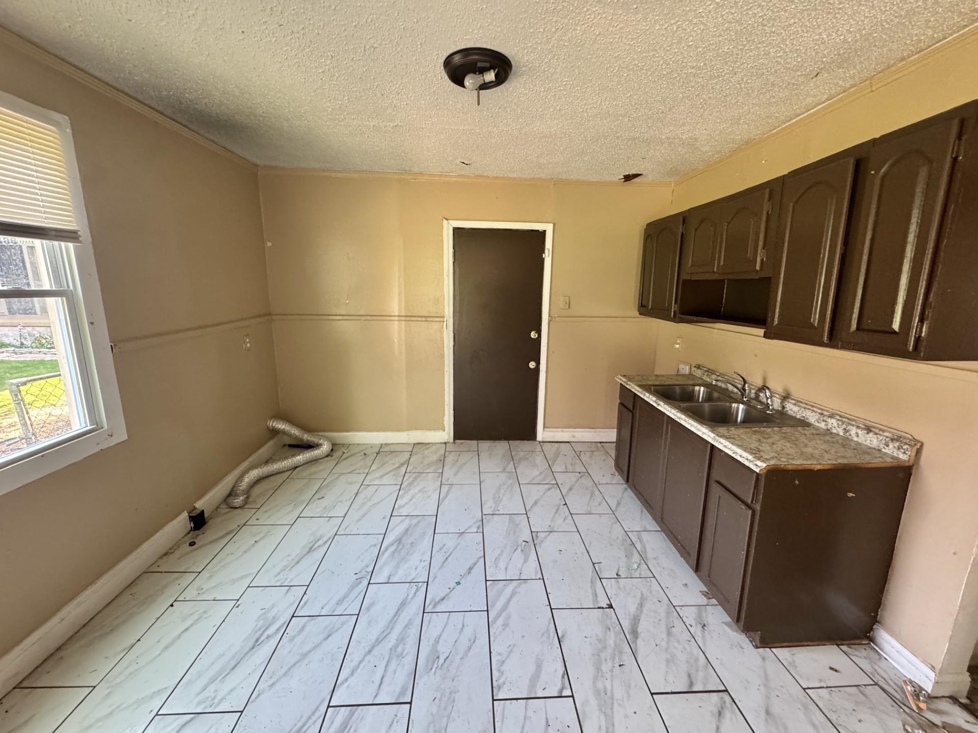 1500 Leland St Property Photo 4