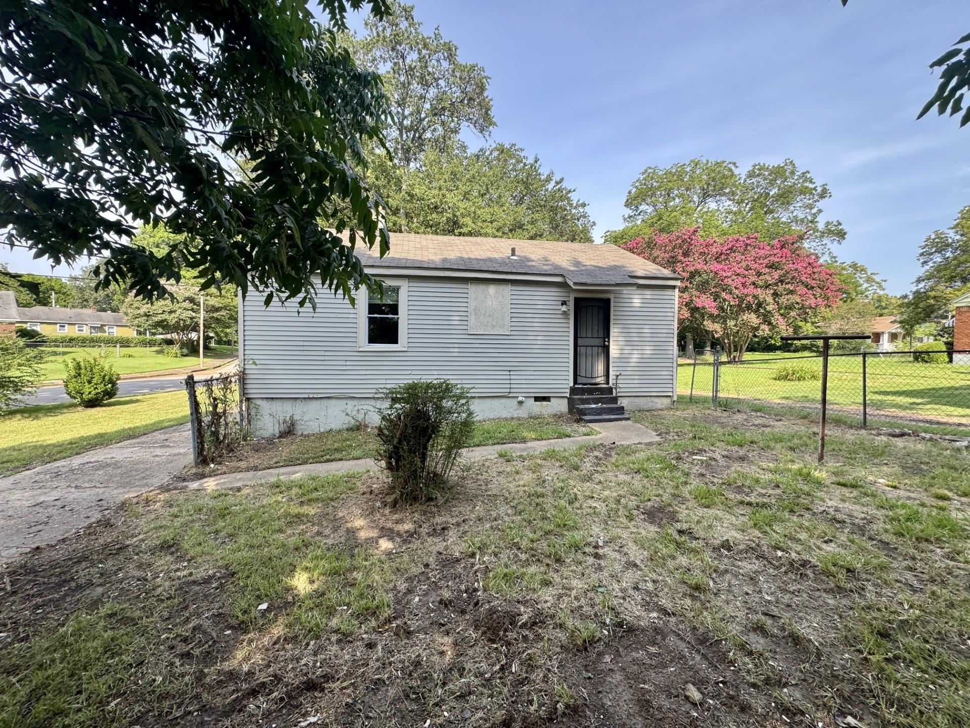 1500 Leland St Property Photo 9