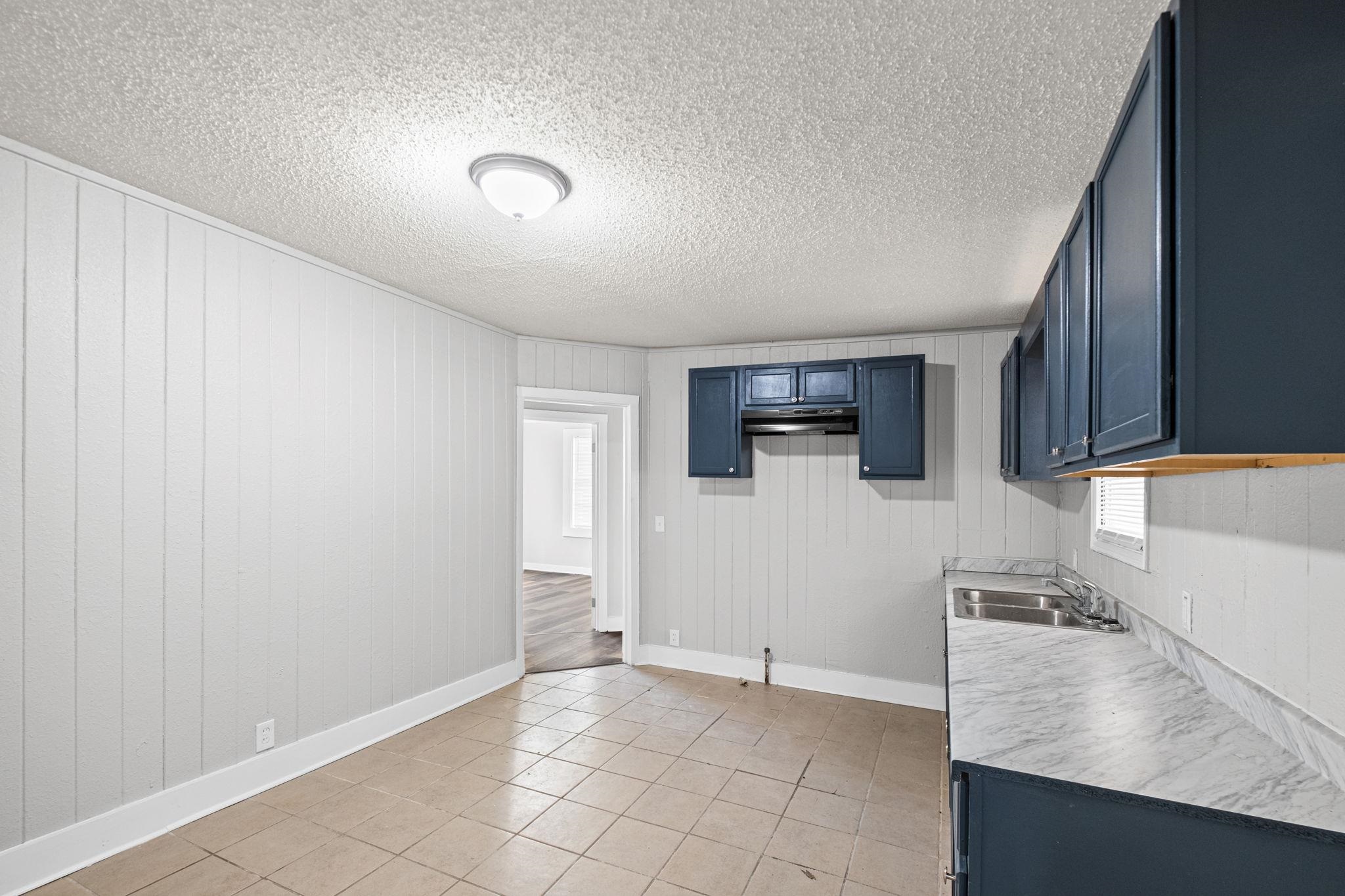2442 Manchester Rd Property Photo 6