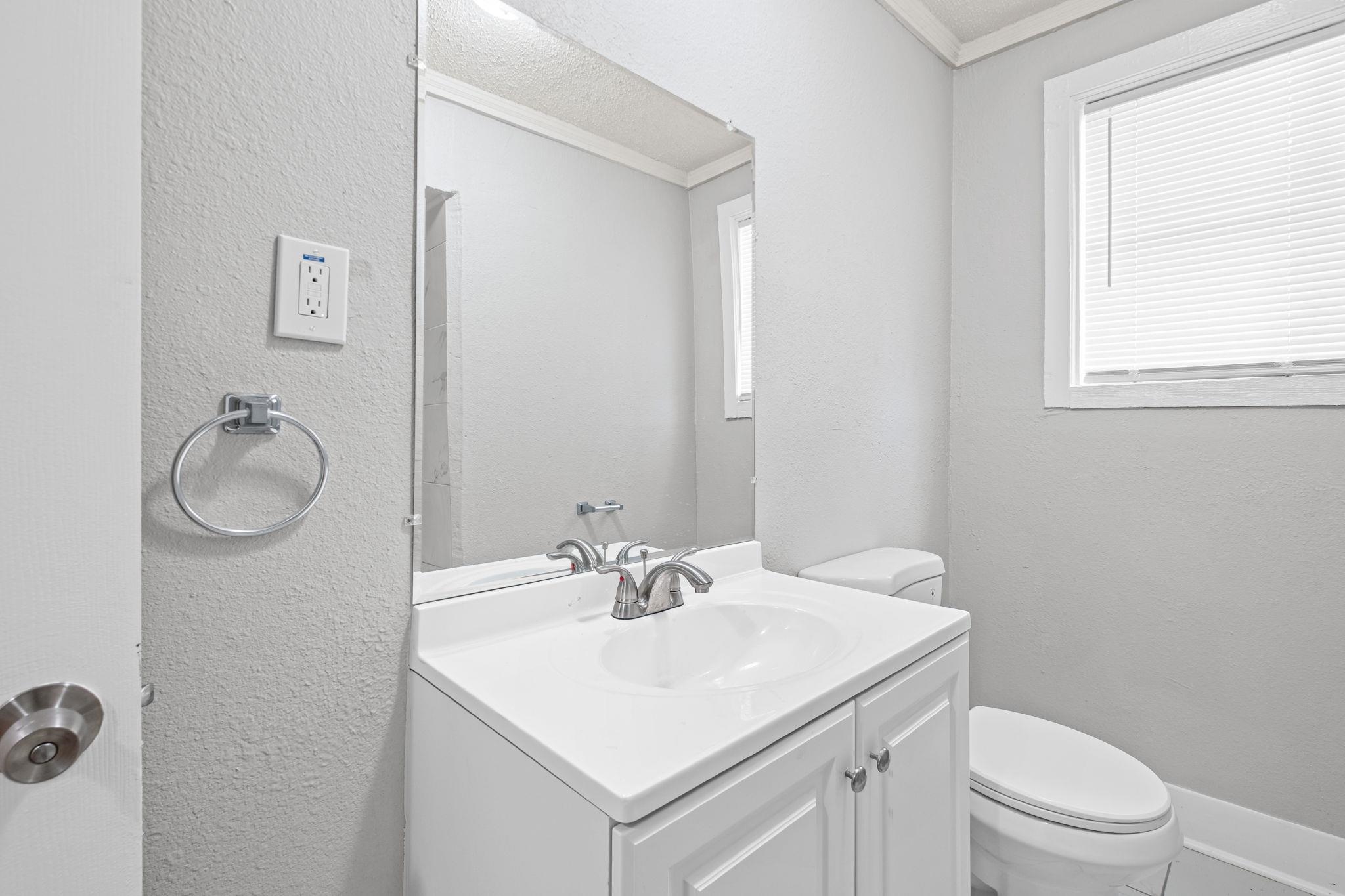 2442 Manchester Rd Property Photo 15