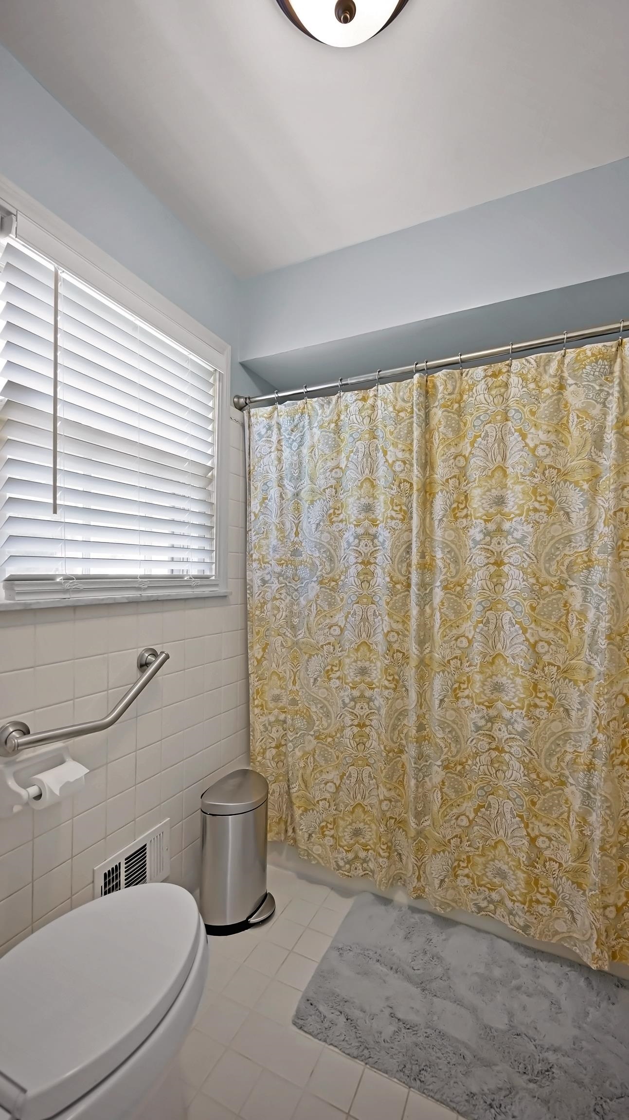 2439 Mackinnon Dr Property Photo 23