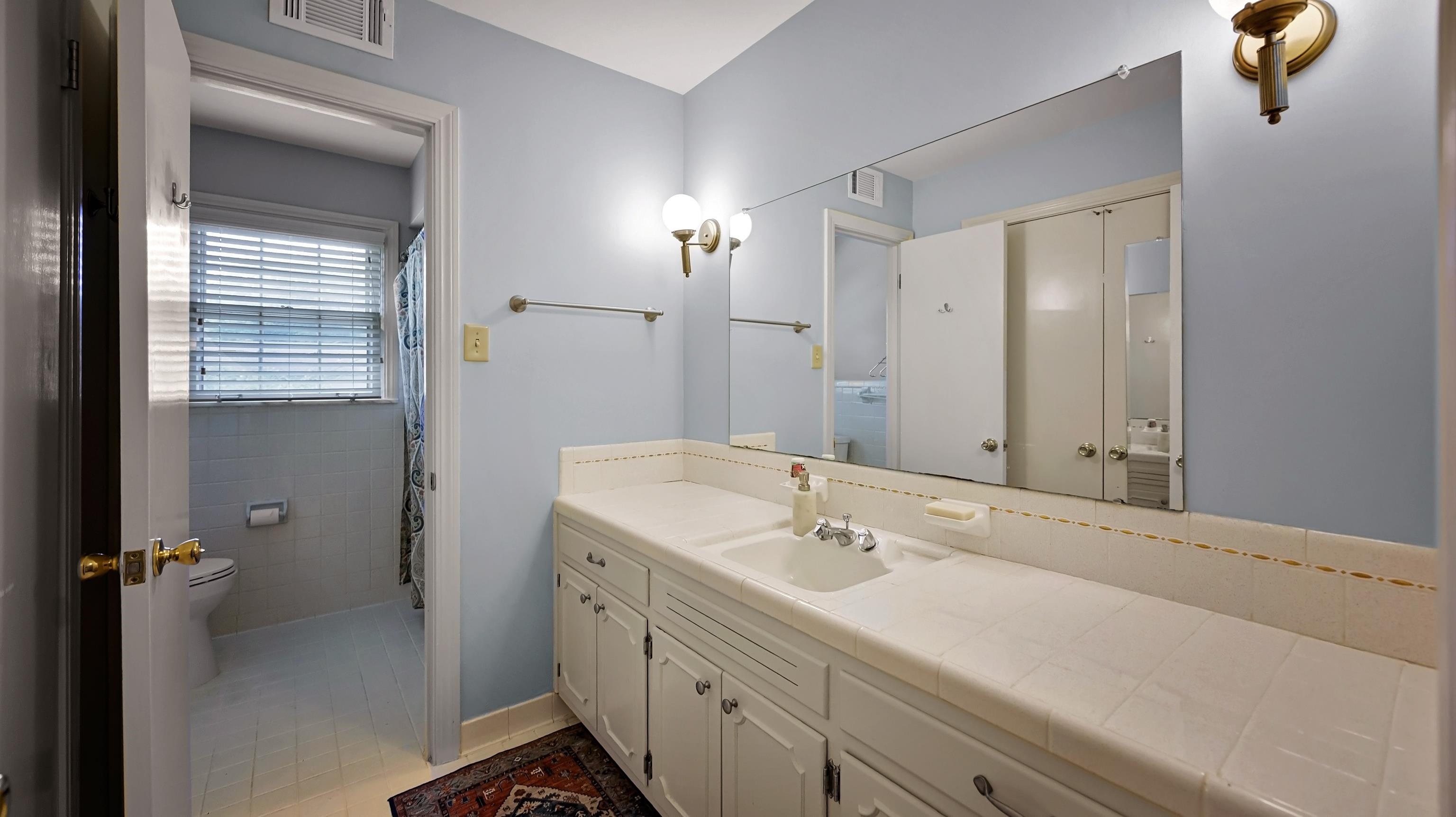 2439 Mackinnon Dr Property Photo 26
