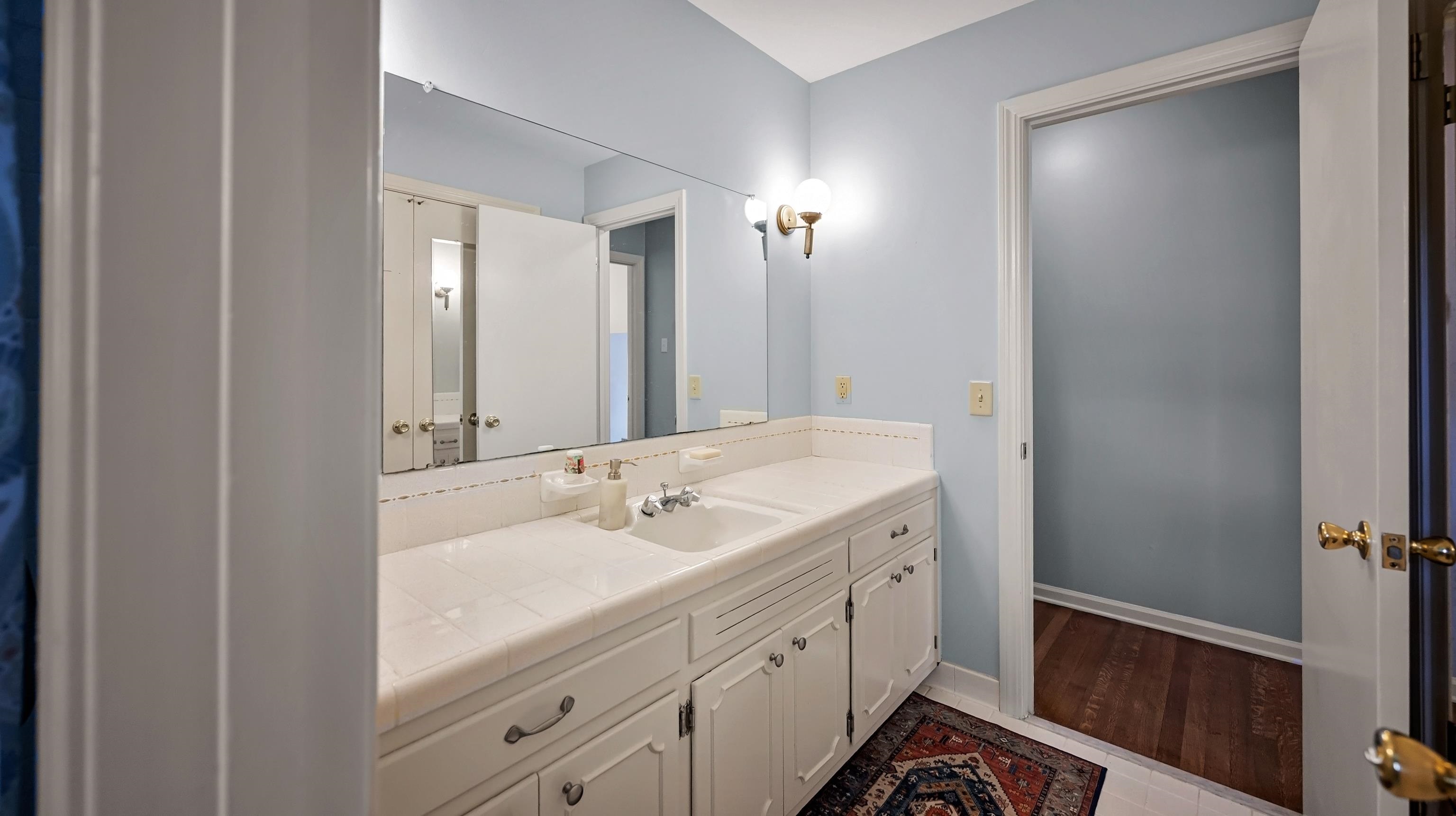2439 Mackinnon Dr Property Photo 27