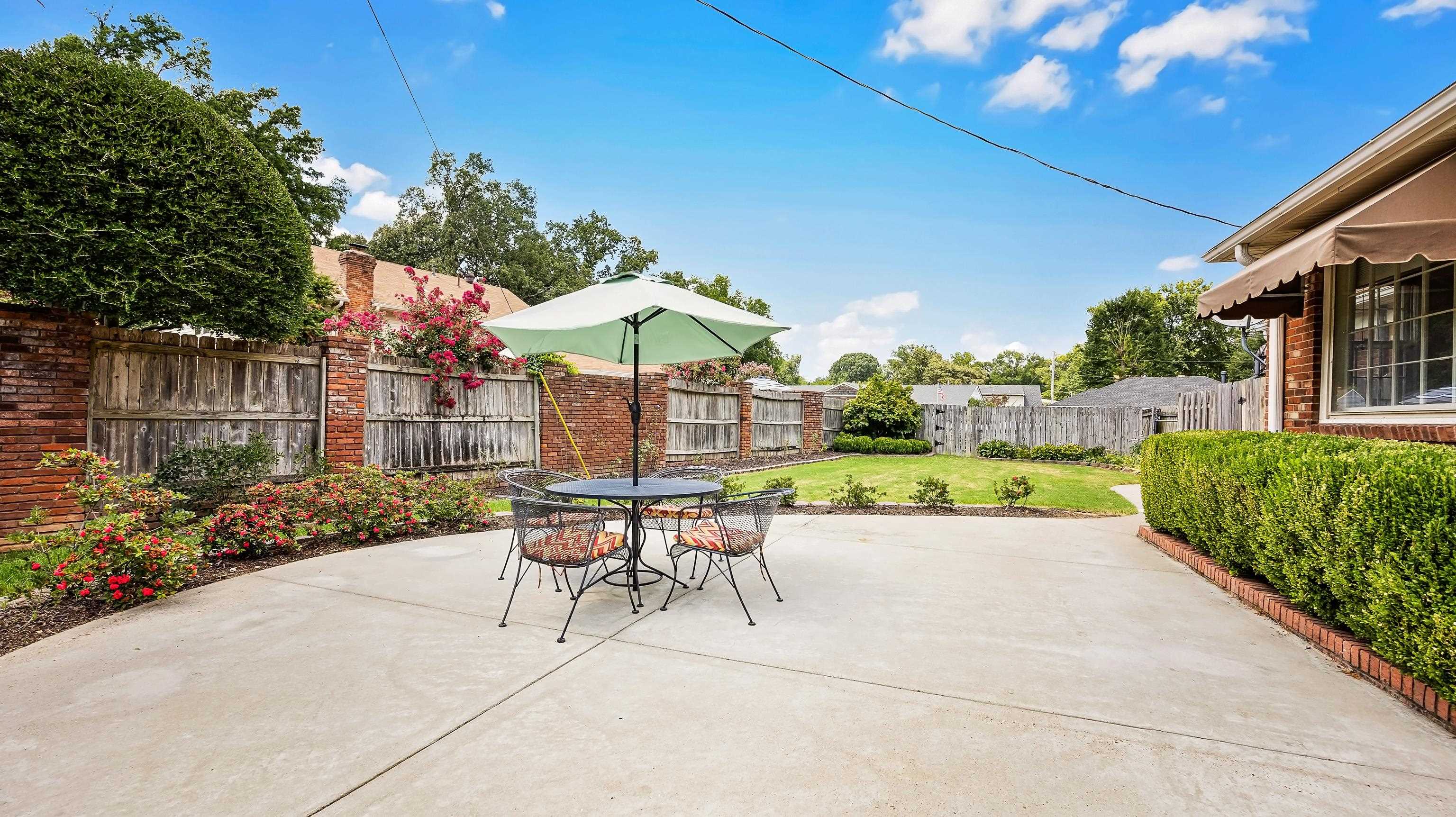 2439 Mackinnon Dr Property Photo 33