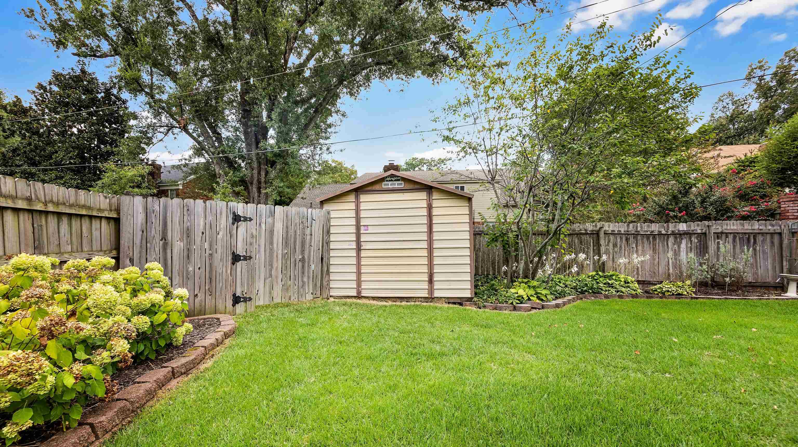 2439 Mackinnon Dr Property Photo 35