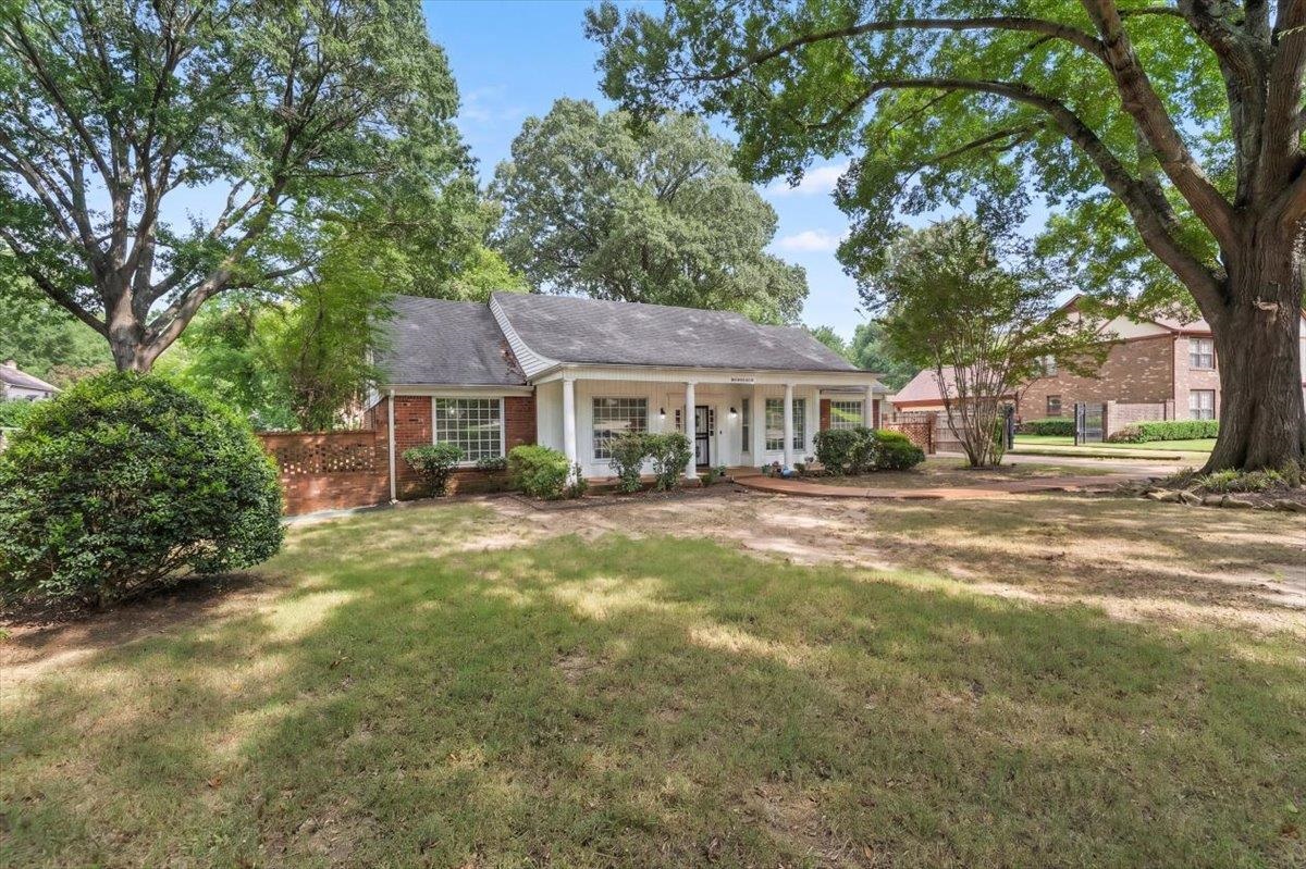 1528 Eastridge Dr Property Photo 2