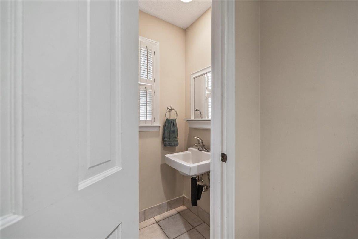 1528 Eastridge Dr Property Photo 18