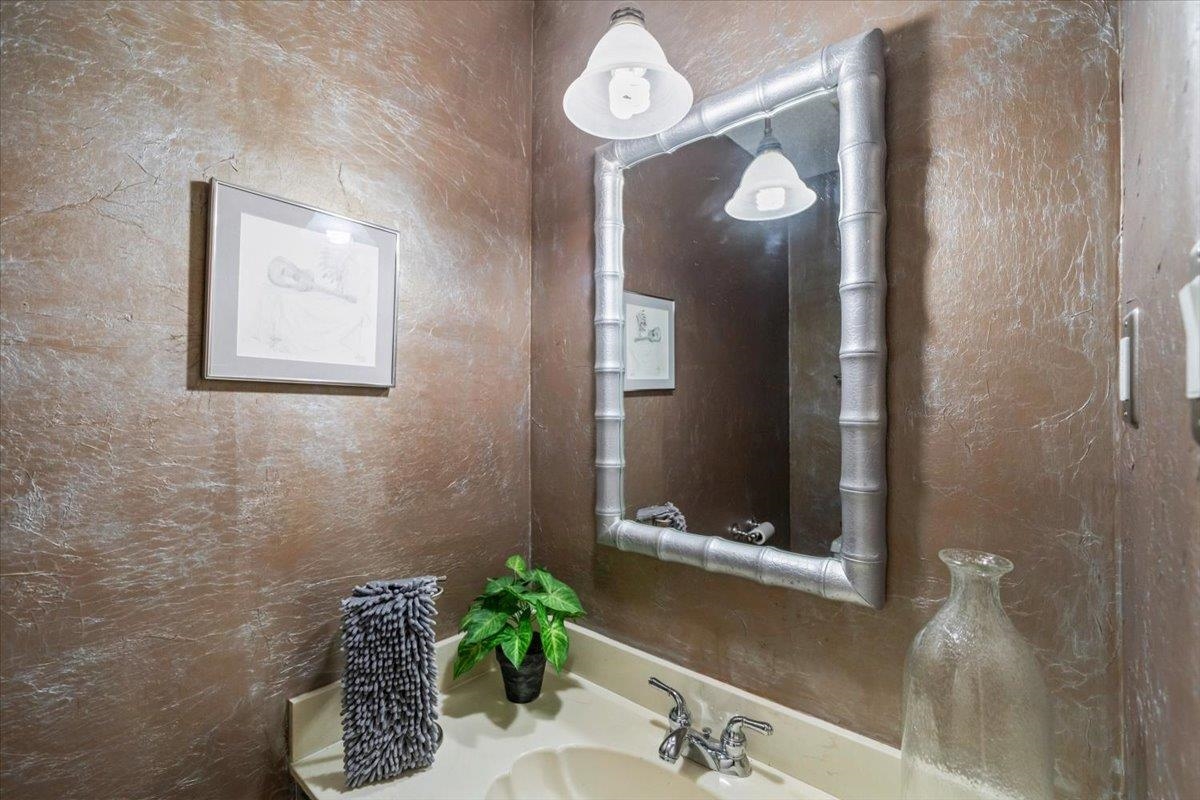 1528 Eastridge Dr Property Photo 22