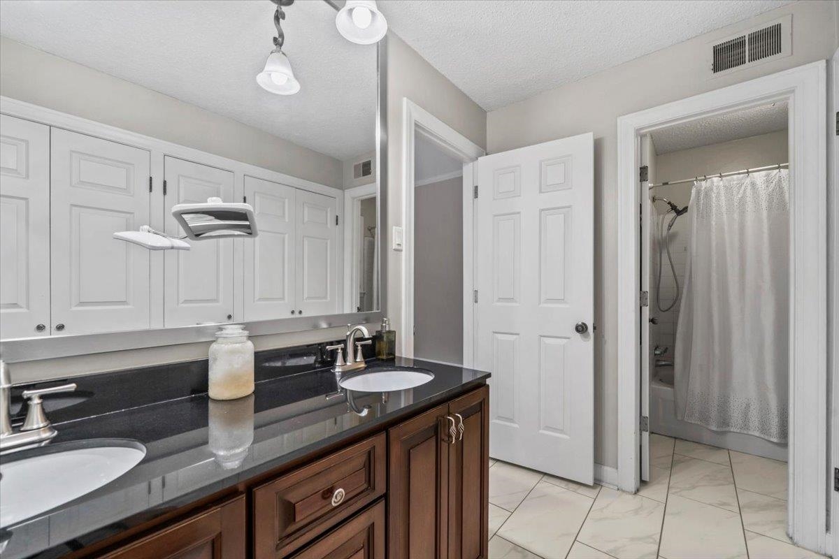 1528 Eastridge Dr Property Photo 25
