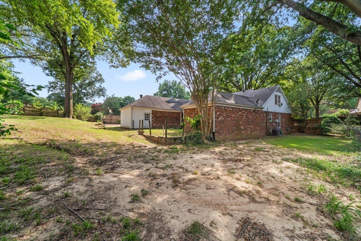 1528 Eastridge Dr Property Photo 34
