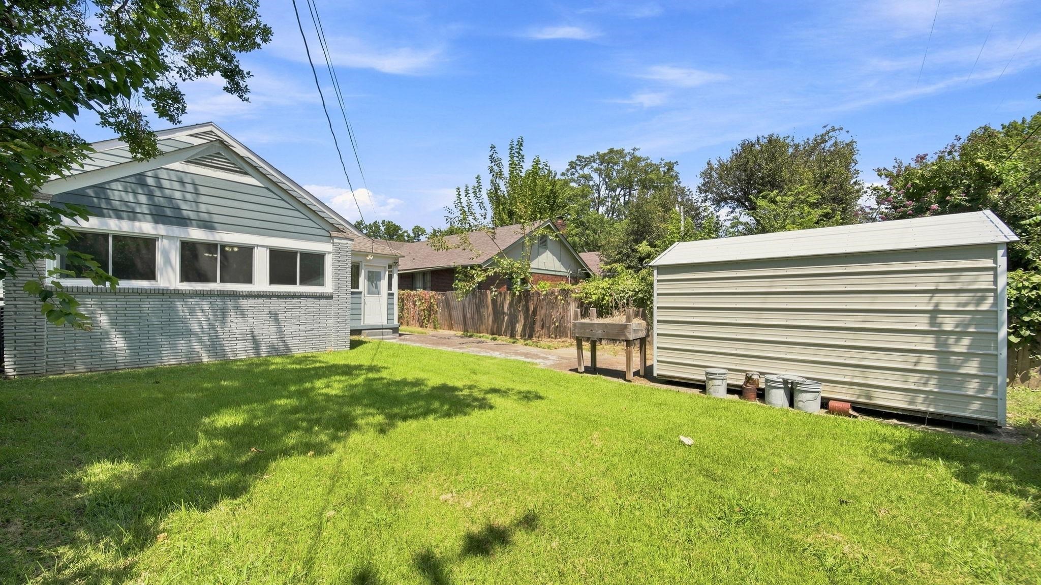 900 Hawthorne St Property Photo 31