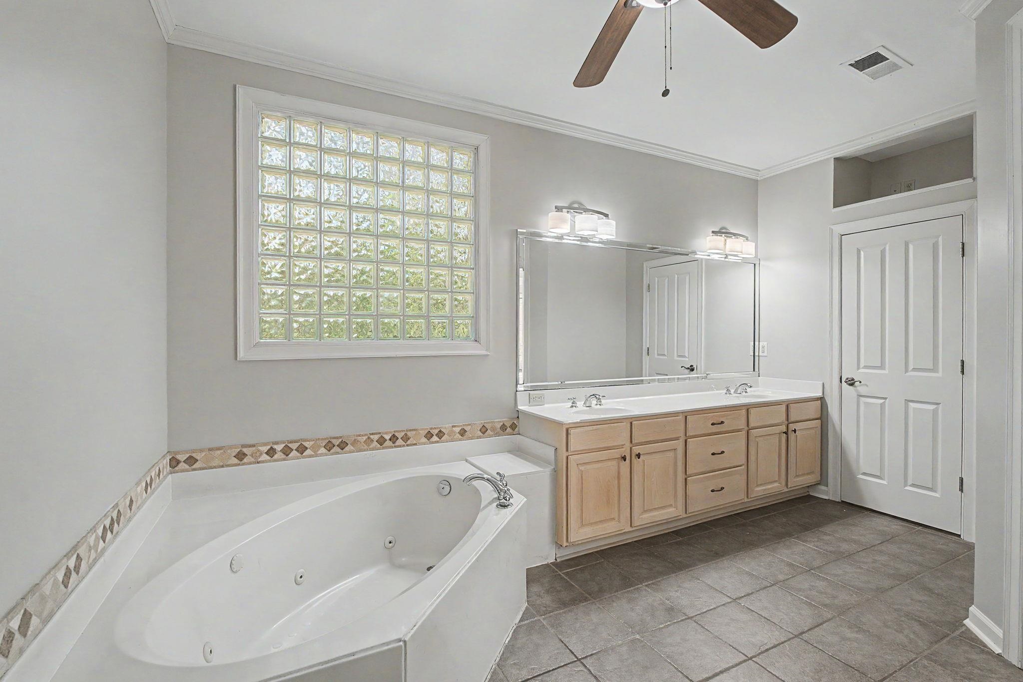 8957 Cedar Hollow Cv Property Photo 18
