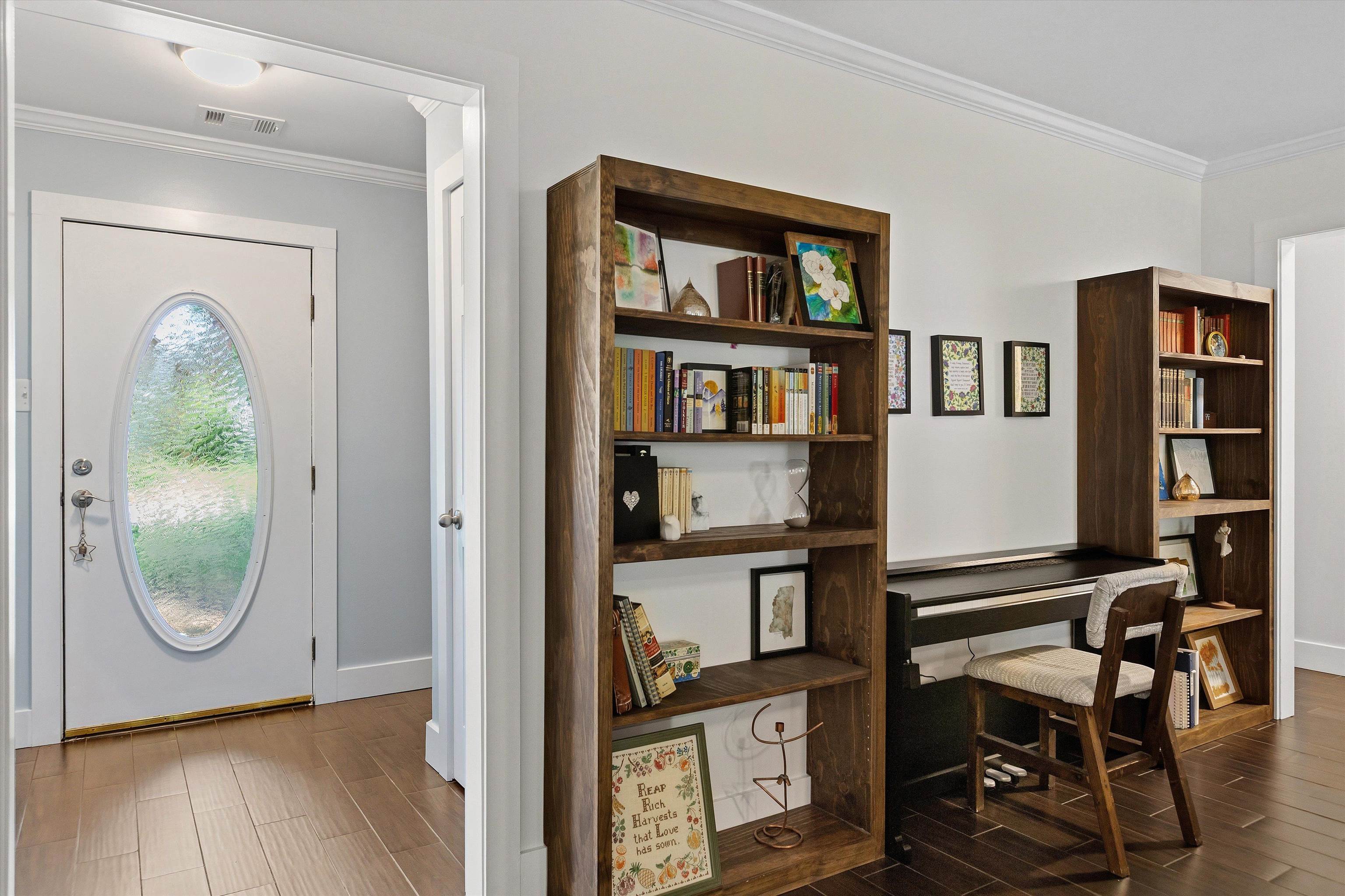 3450 Sunswept Dr Property Photo 4