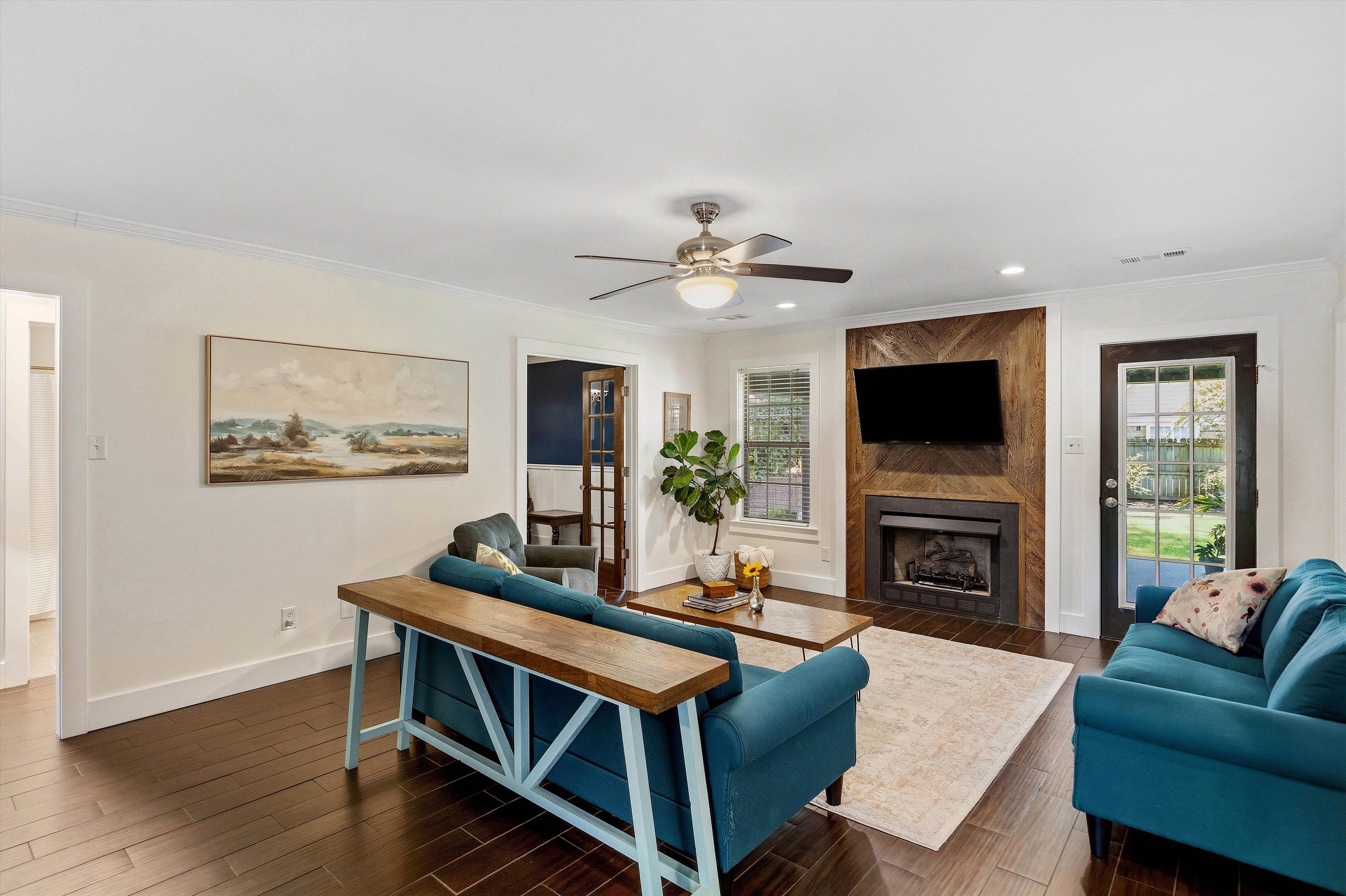 3450 Sunswept Dr Property Photo 5