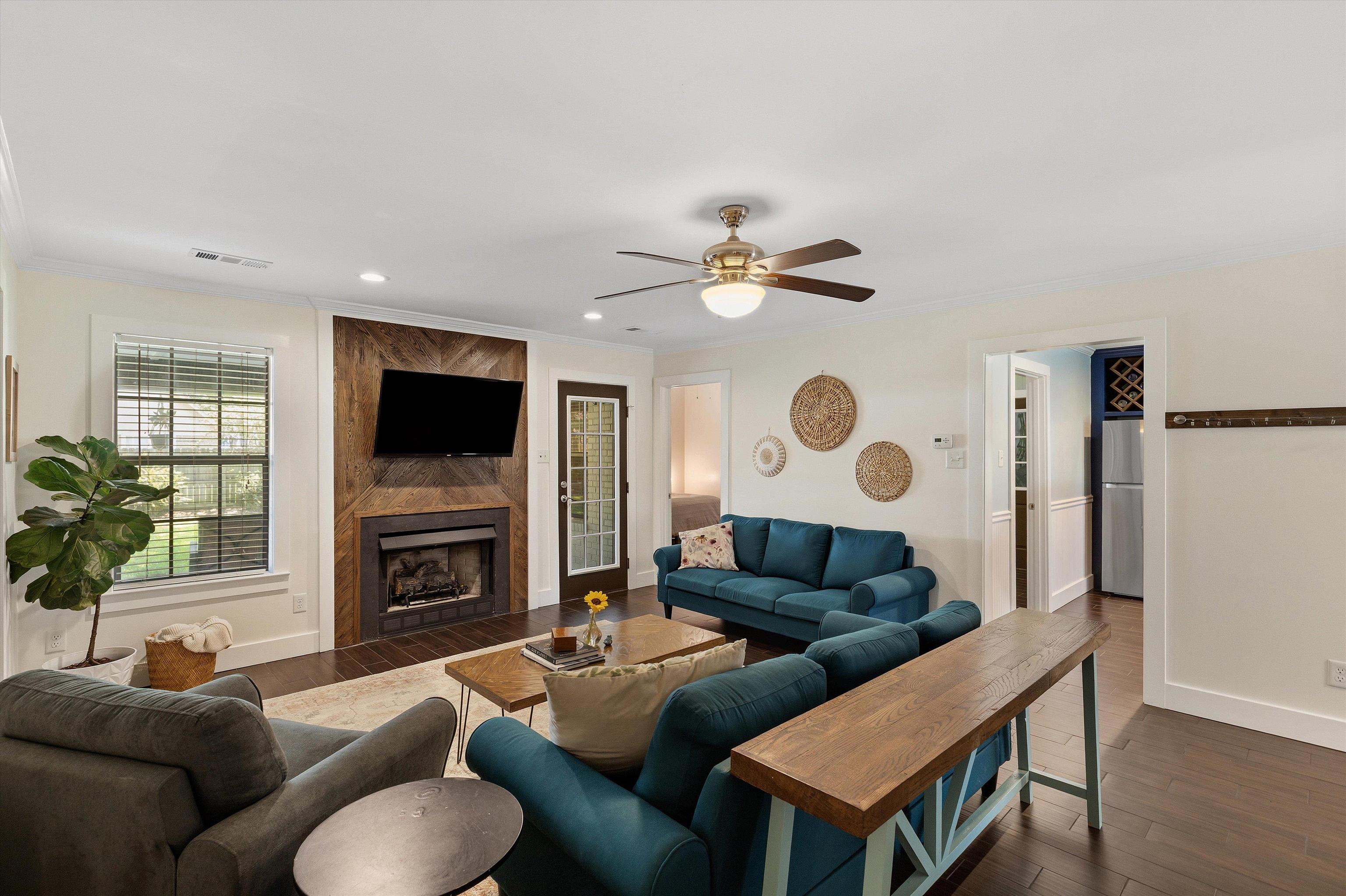 3450 Sunswept Dr Property Photo 6