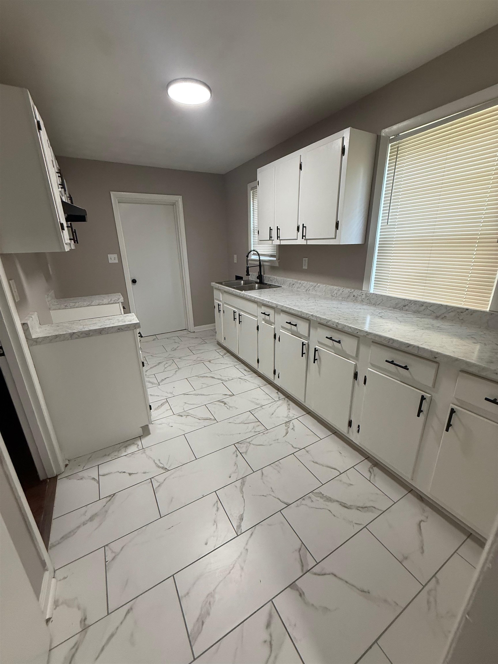 2310 Theda Ave Property Photo 4