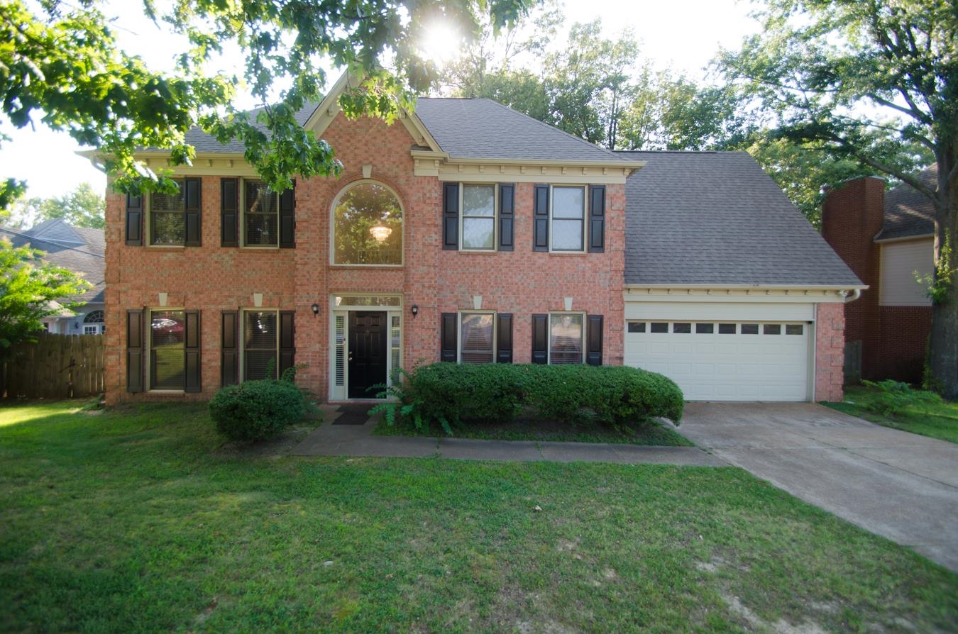 1827 DARTFORD DR Property Photo 1
