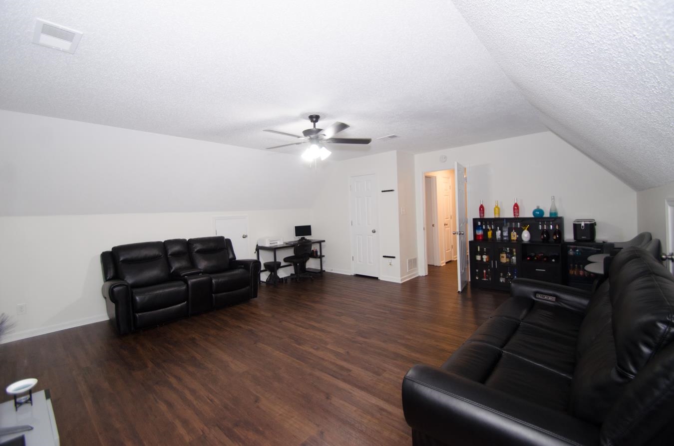 1827 Dartford Dr Property Photo 19